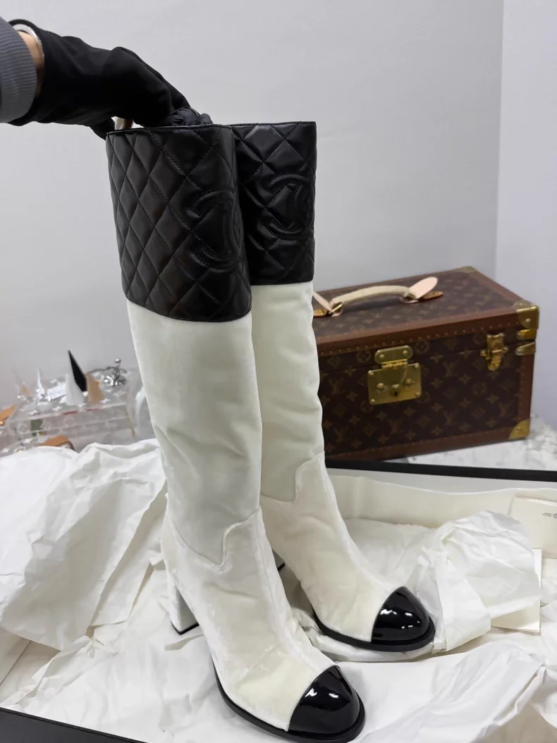 Chanel black and white quilted leather velvet high-heeled knee-high boots - Image 2
