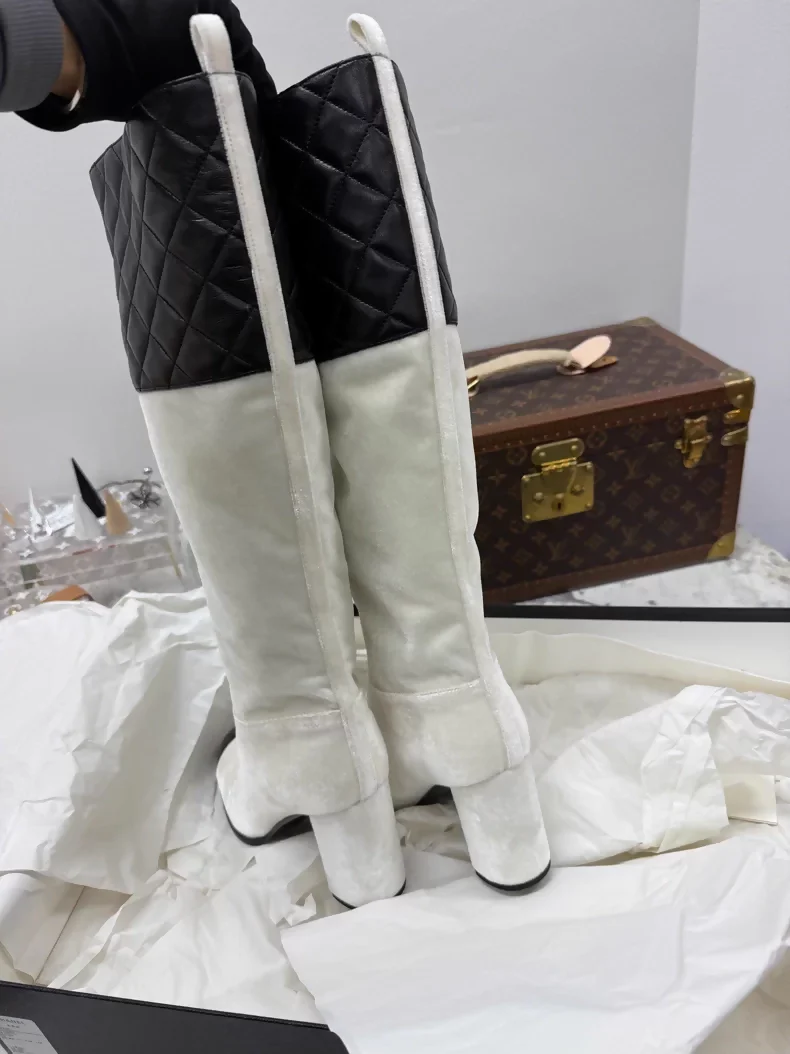 Chanel black and white quilted leather velvet high-heeled knee-high boots - Image 3
