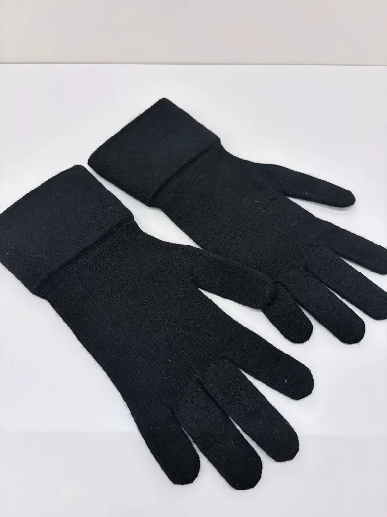 Chanel Black Cashmere Gloves - Image 3