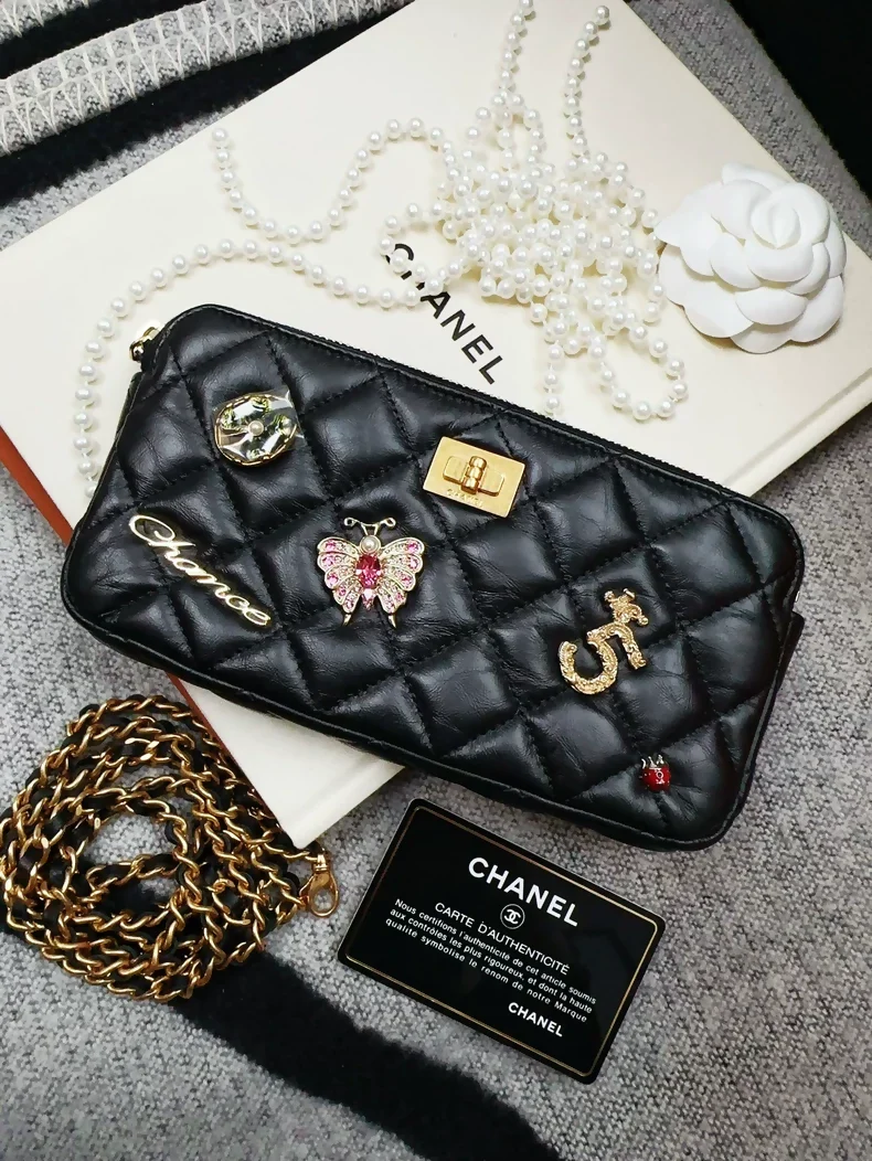 Chanel Limited Edition 2.55 leather bag with charms - Image 2