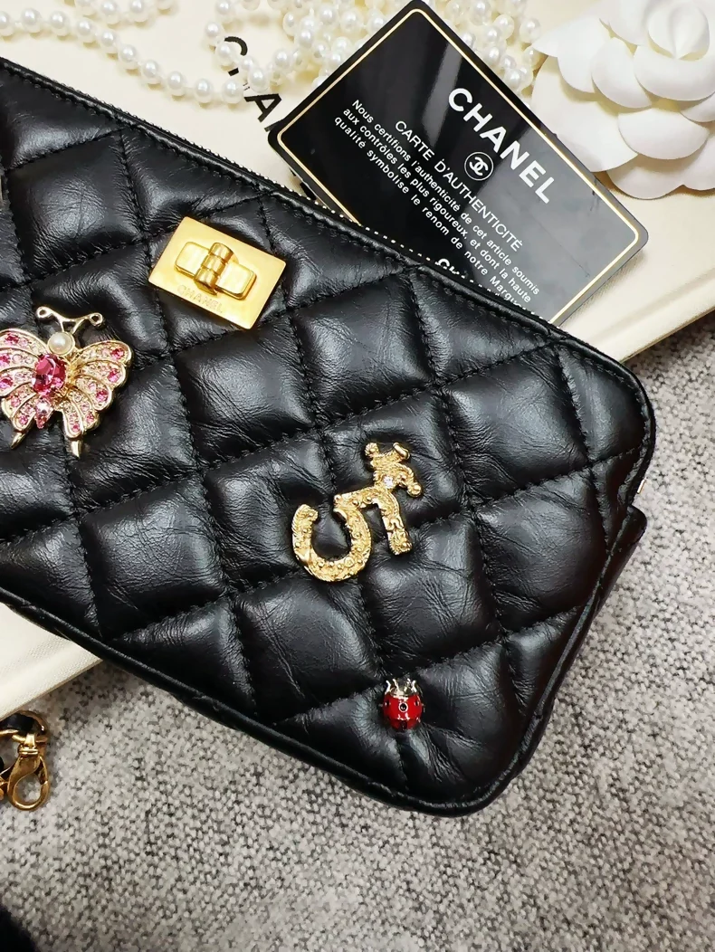 Chanel Limited Edition 2.55 leather bag with charms - Image 3