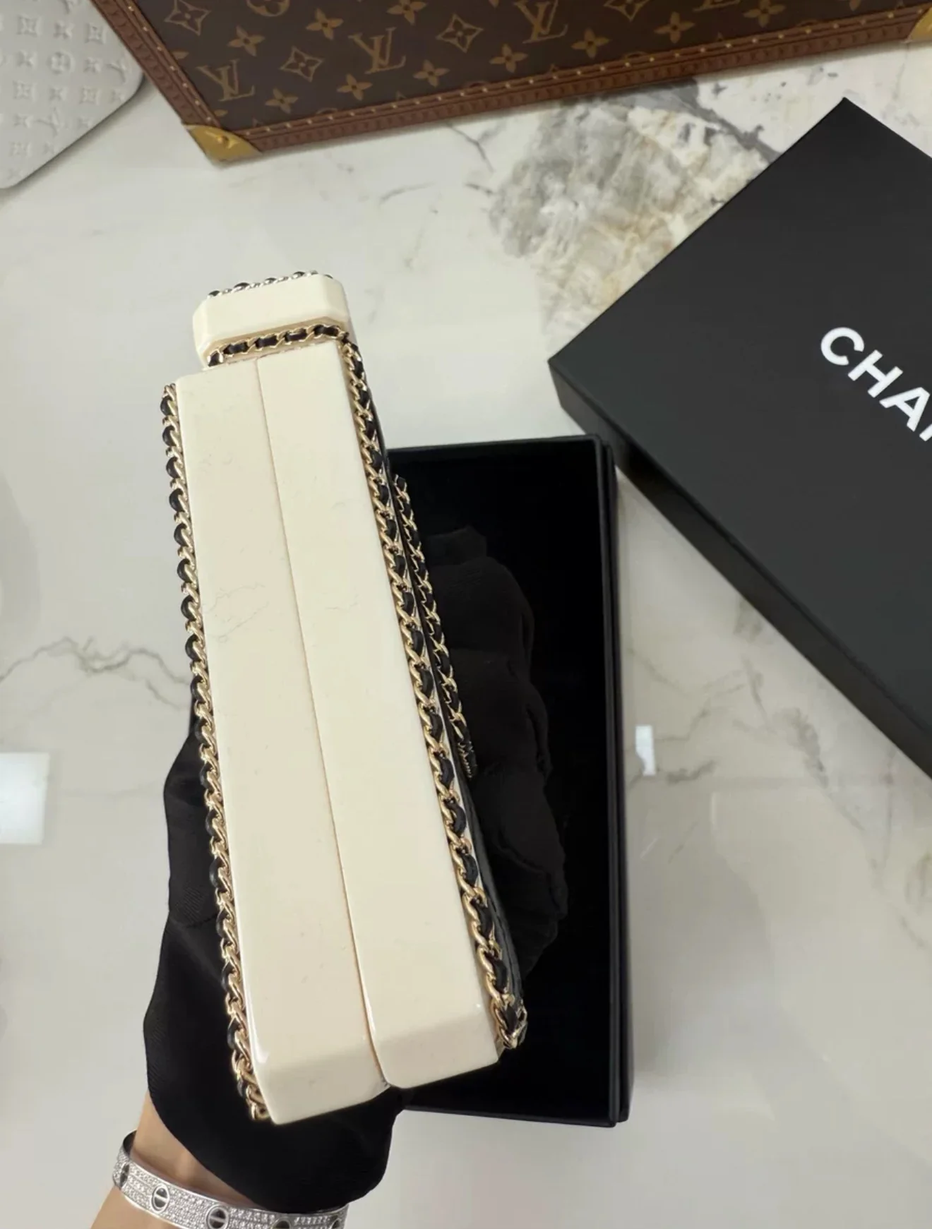 Chanel 22S limited edition White Quilted Leather Perfume Bottle Minaudiere Gold Hardware - Image 6
