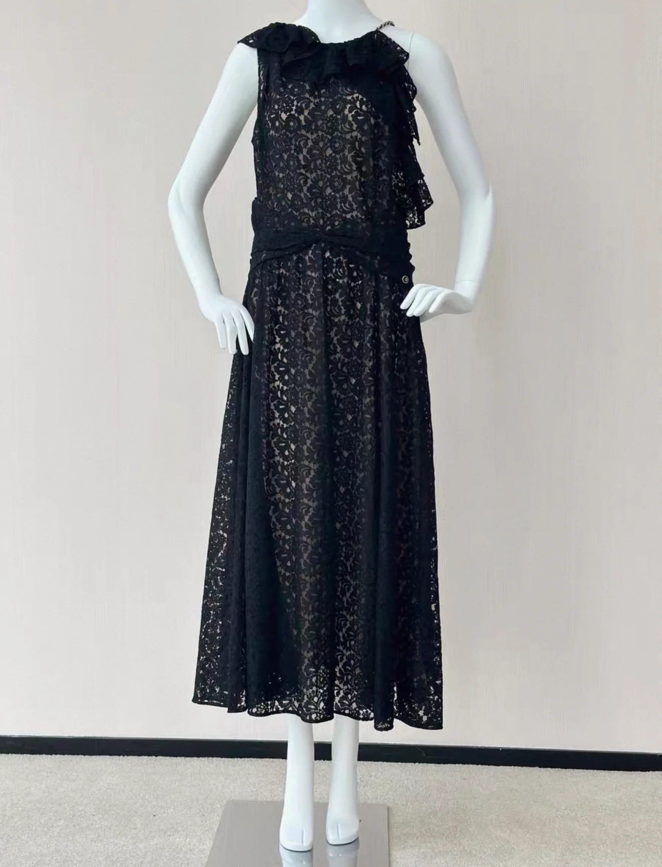 Chanel black lace evening dress - Image 2