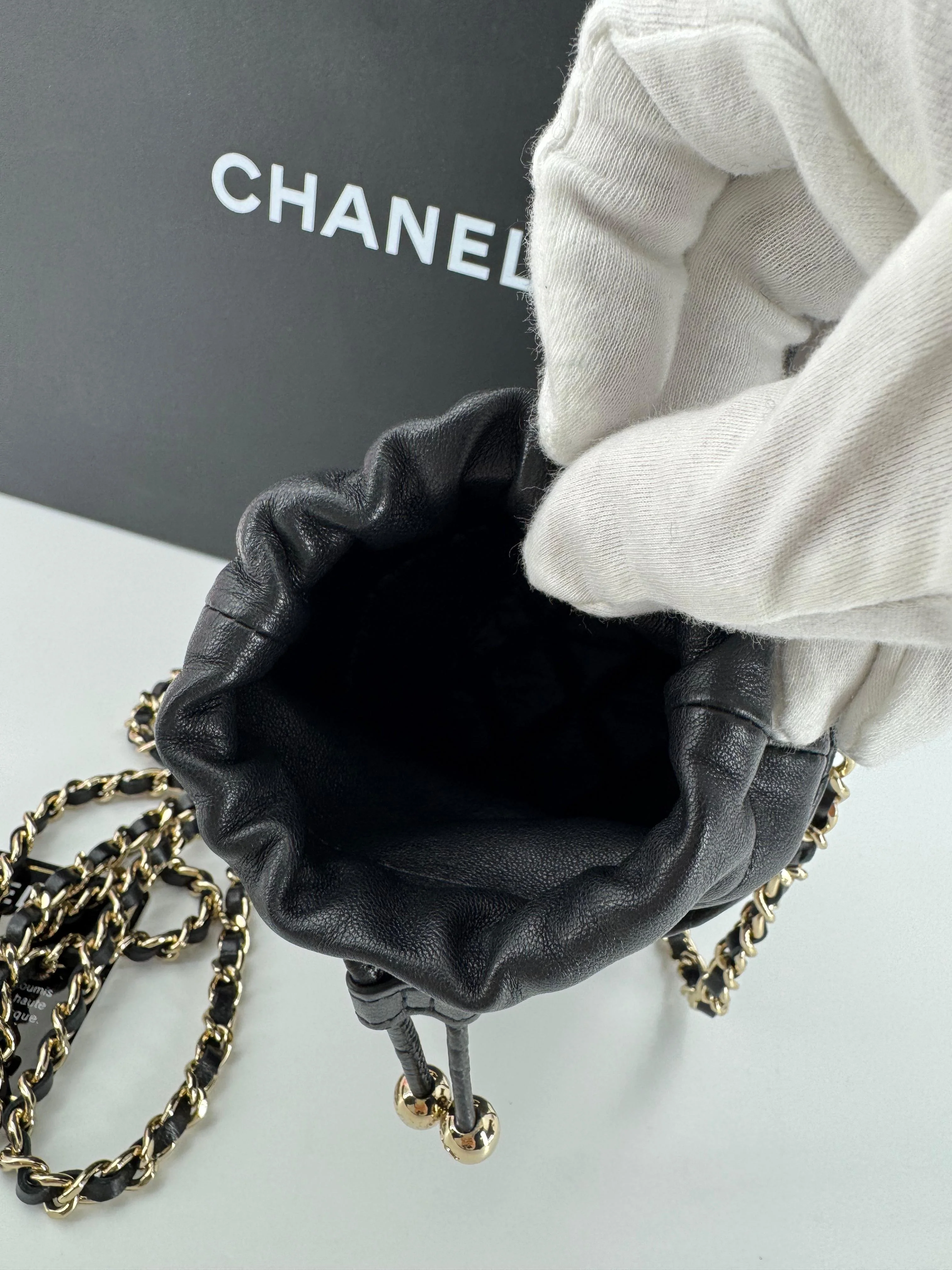 Chanel Black leather mini bucket bag silver hardware - Image 6