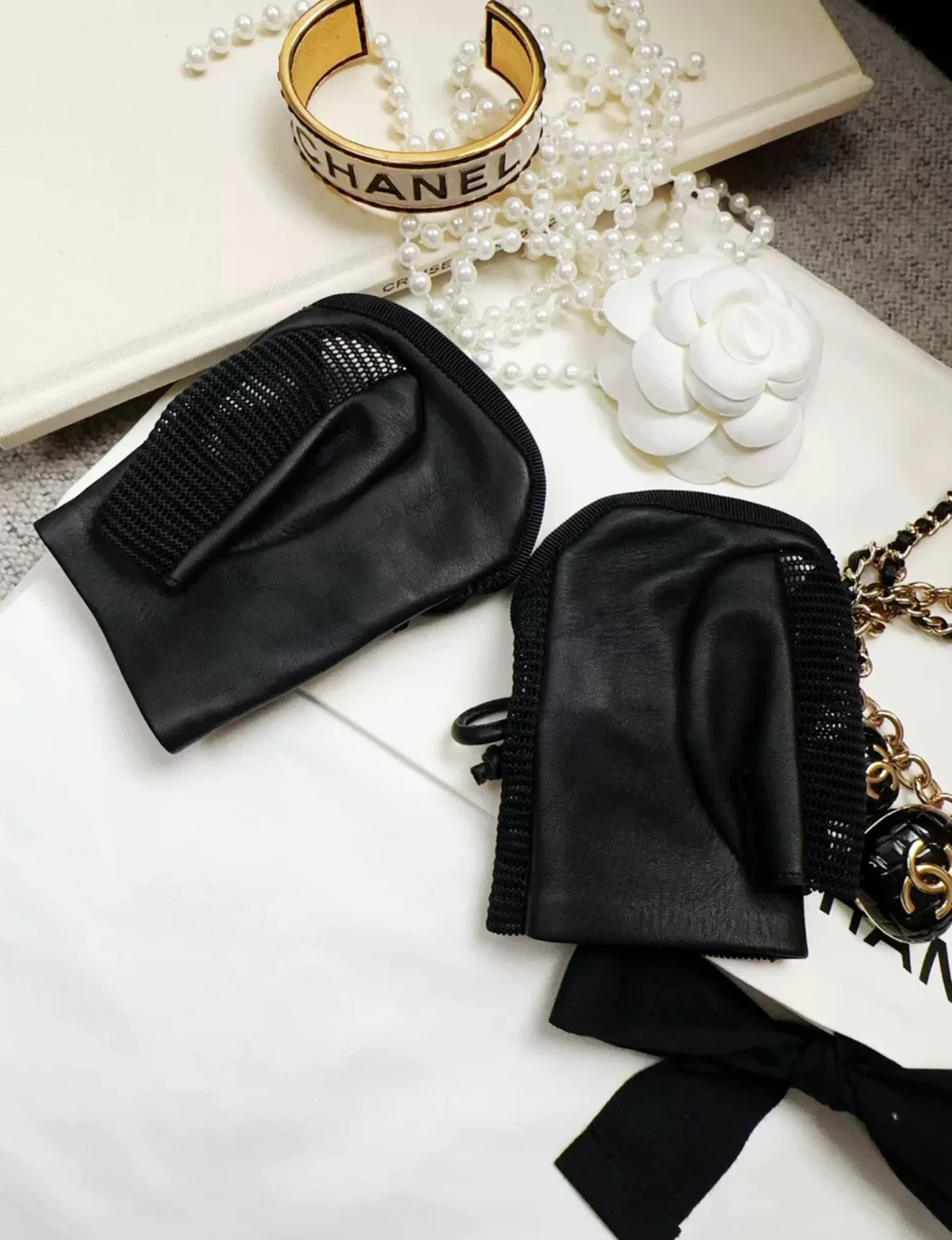 Chanel black mesh leather bow gloves - Image 3