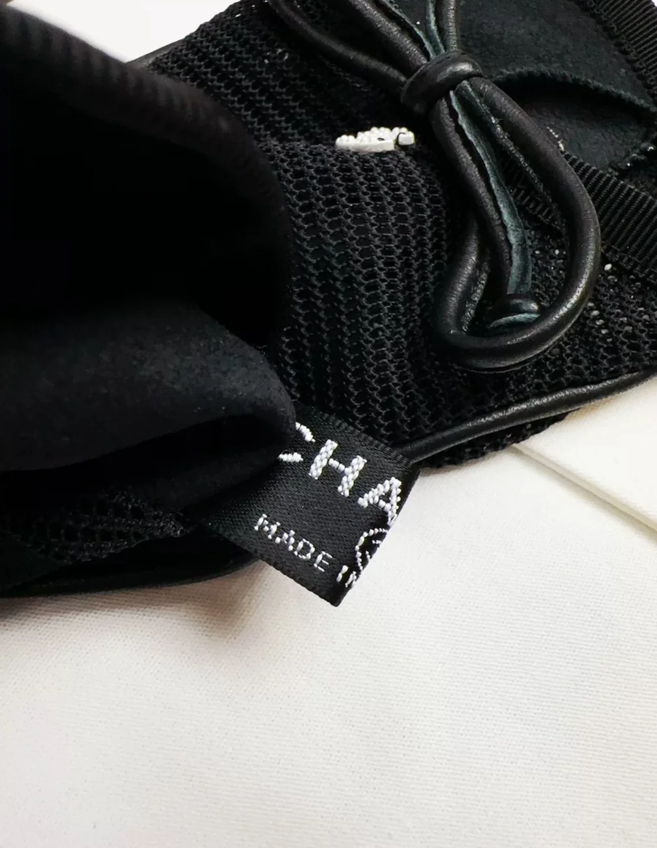 Chanel black mesh leather bow gloves - Image 4