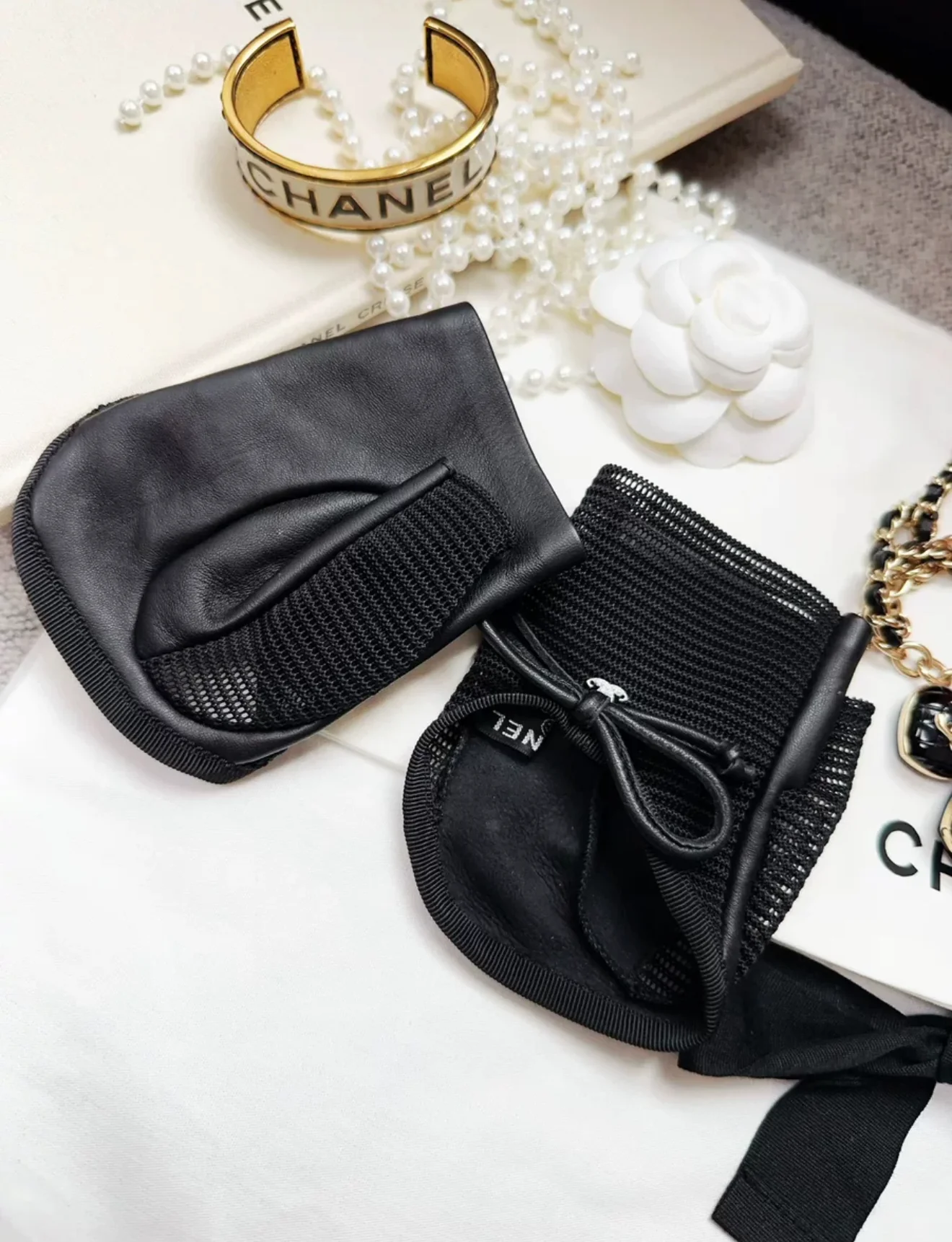 Chanel black mesh leather bow gloves - Image 5