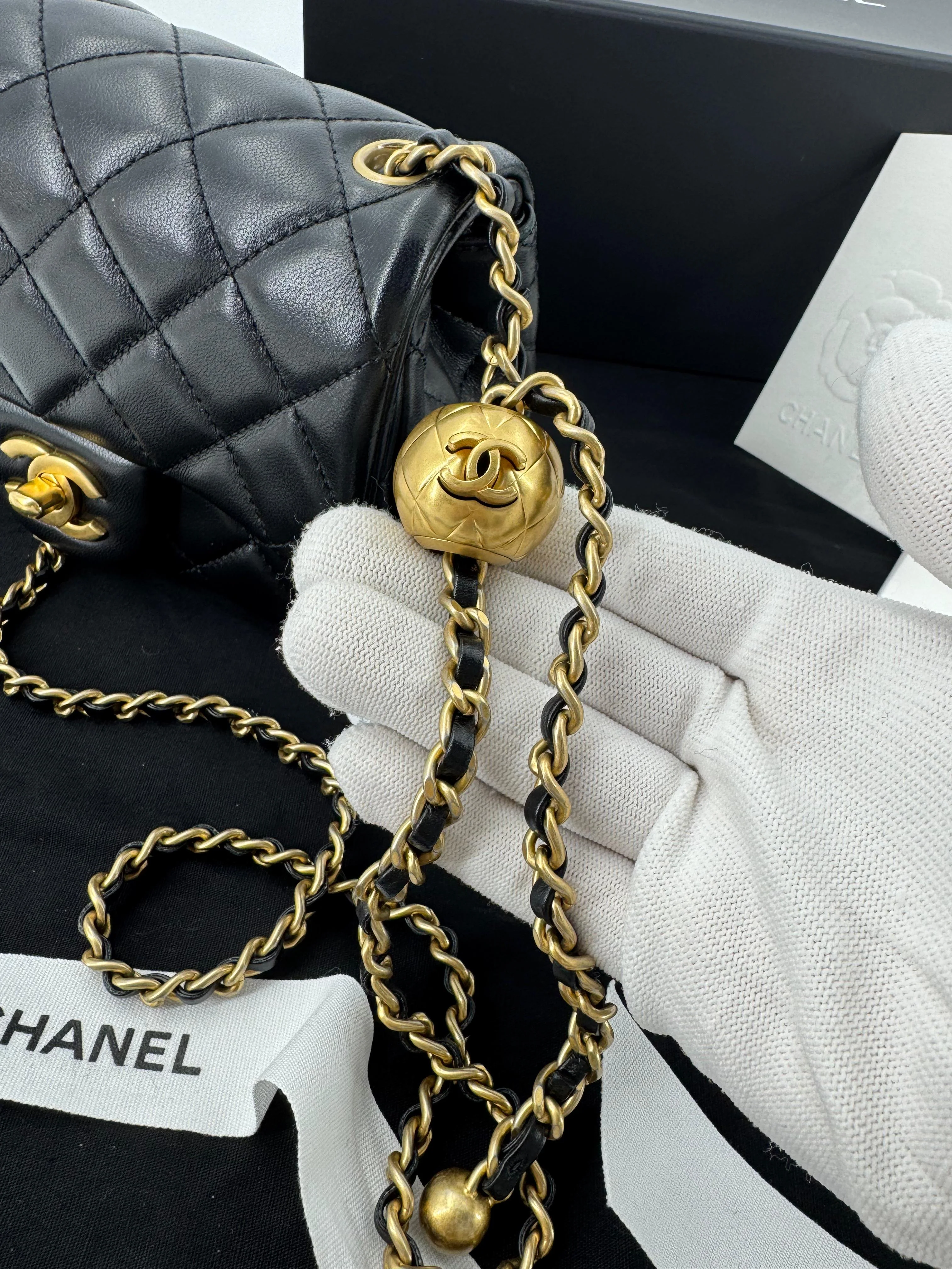 Chanel black mini flap bag with gold hardware - Image 3