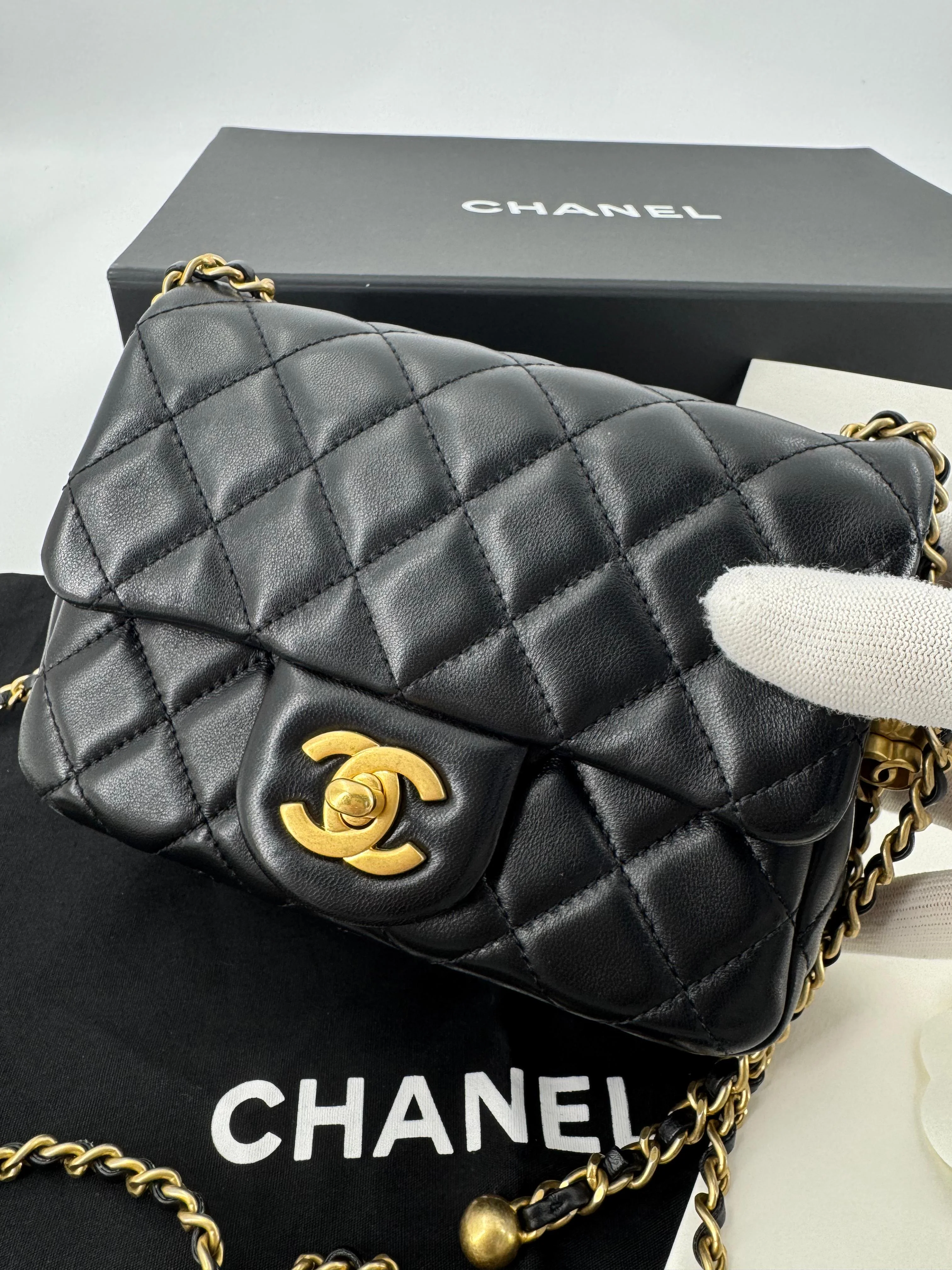 Chanel black mini flap bag with gold hardware - Image 4