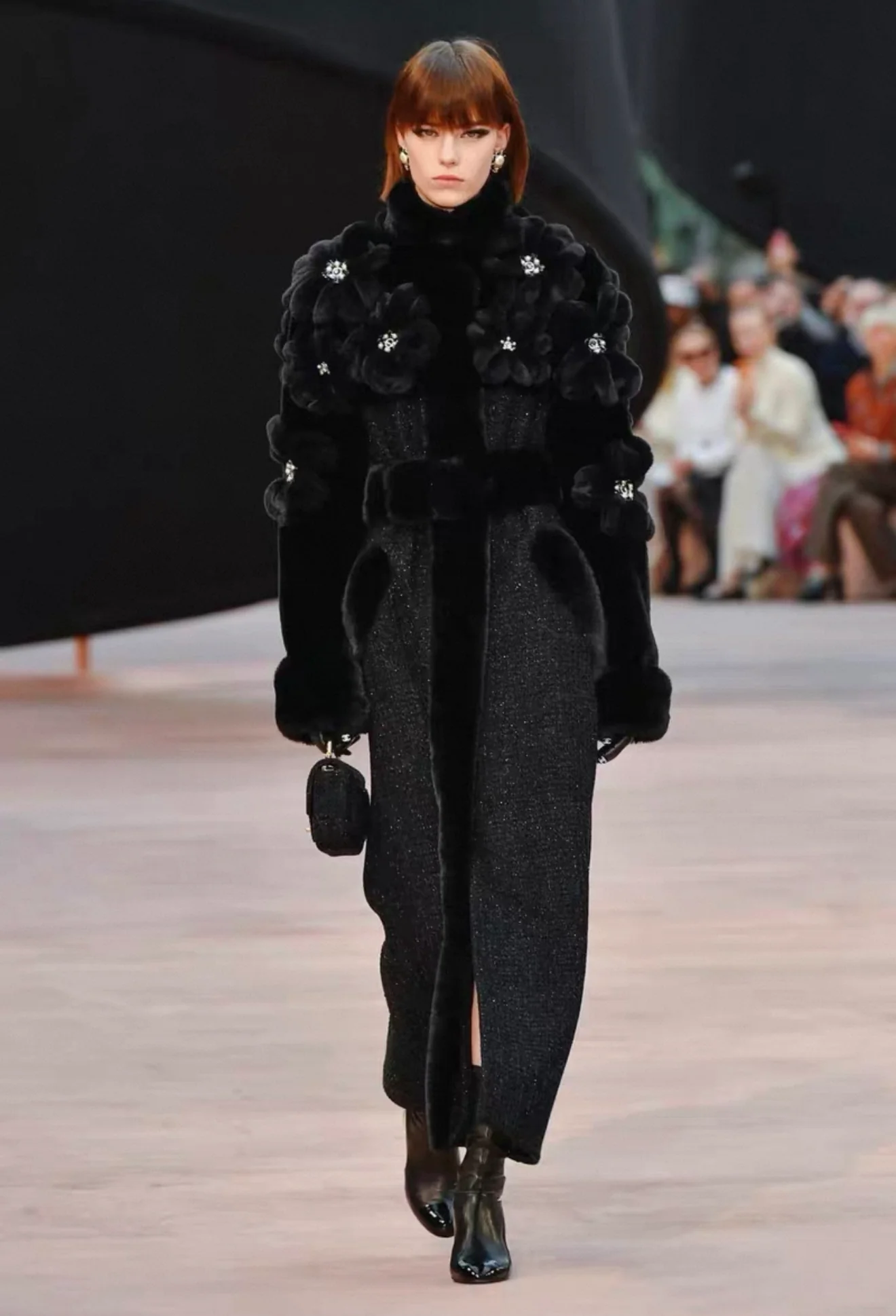Chanel black mink coat Fall/Winter 2025/26 collection - Image 3