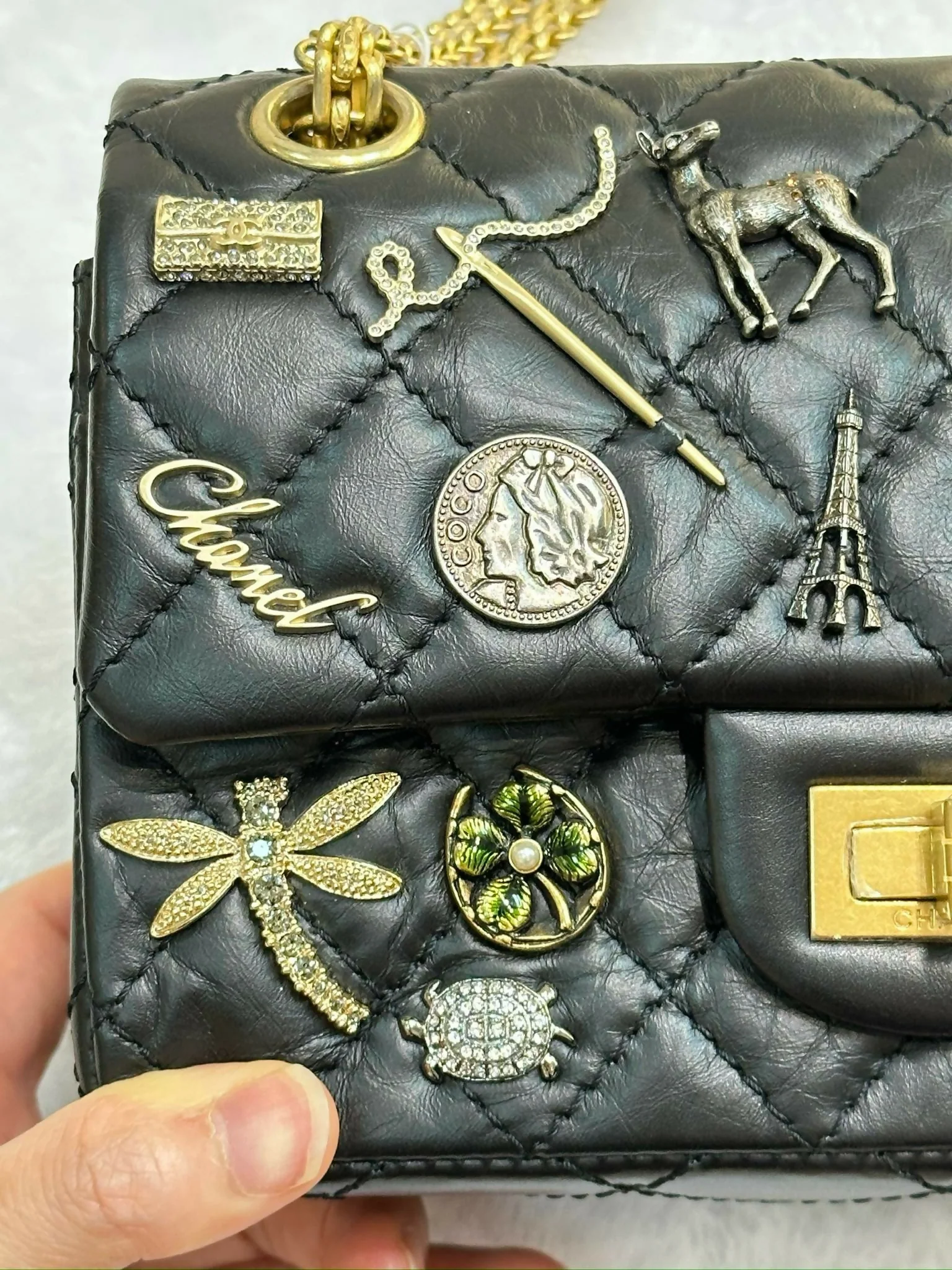 Chanel Black Quilted Aged Leather Lucky Charms Reissue 2.55 Classic 224 Flap Bag - Image 10