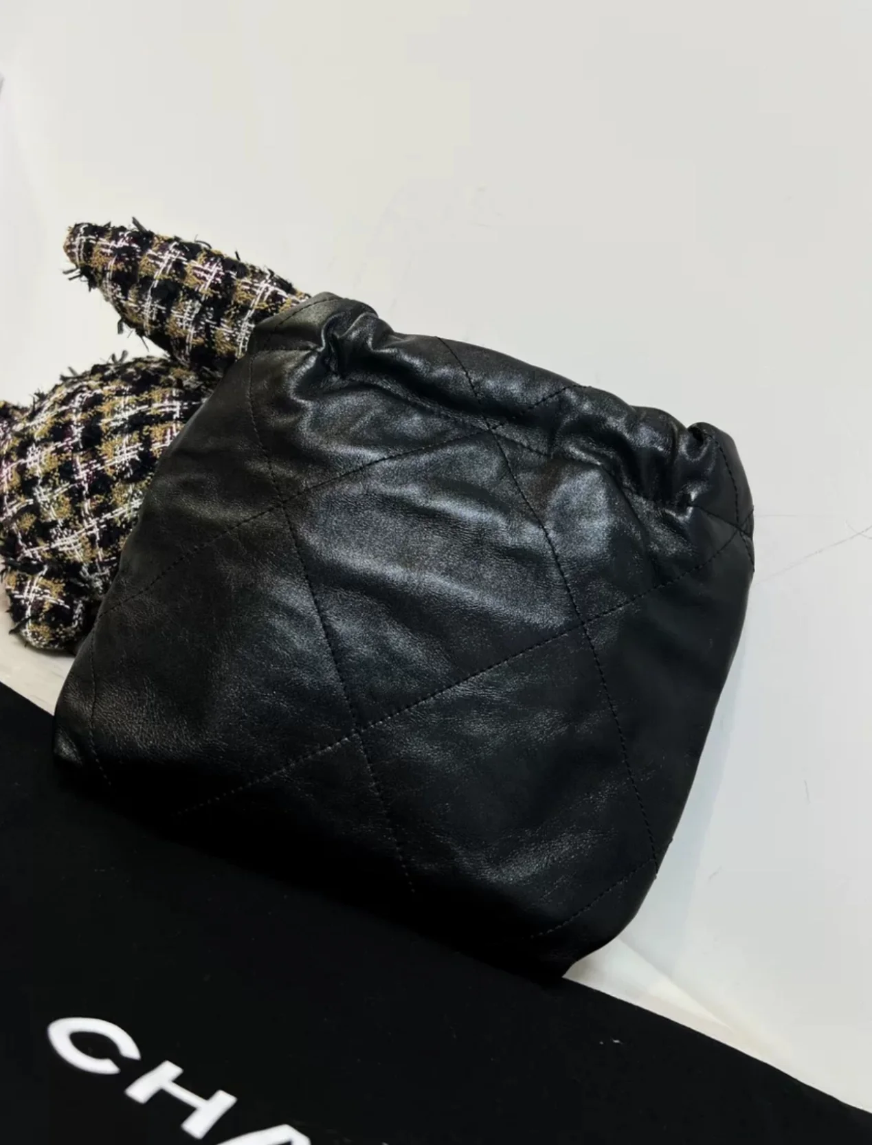 Chanel Black Quilted Calfskin Imitation Pearl Strap Mini 22 Hobo Bag Gold Hardware - Image 4