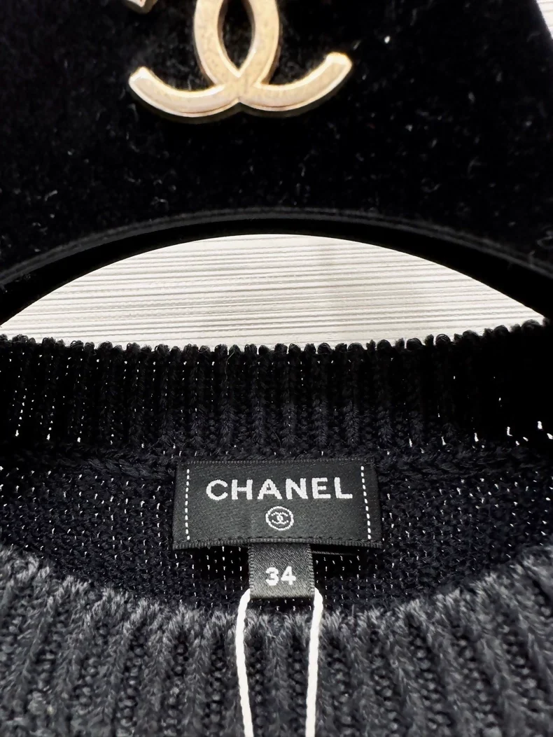Chanel 25K black bow sweater - Image 2