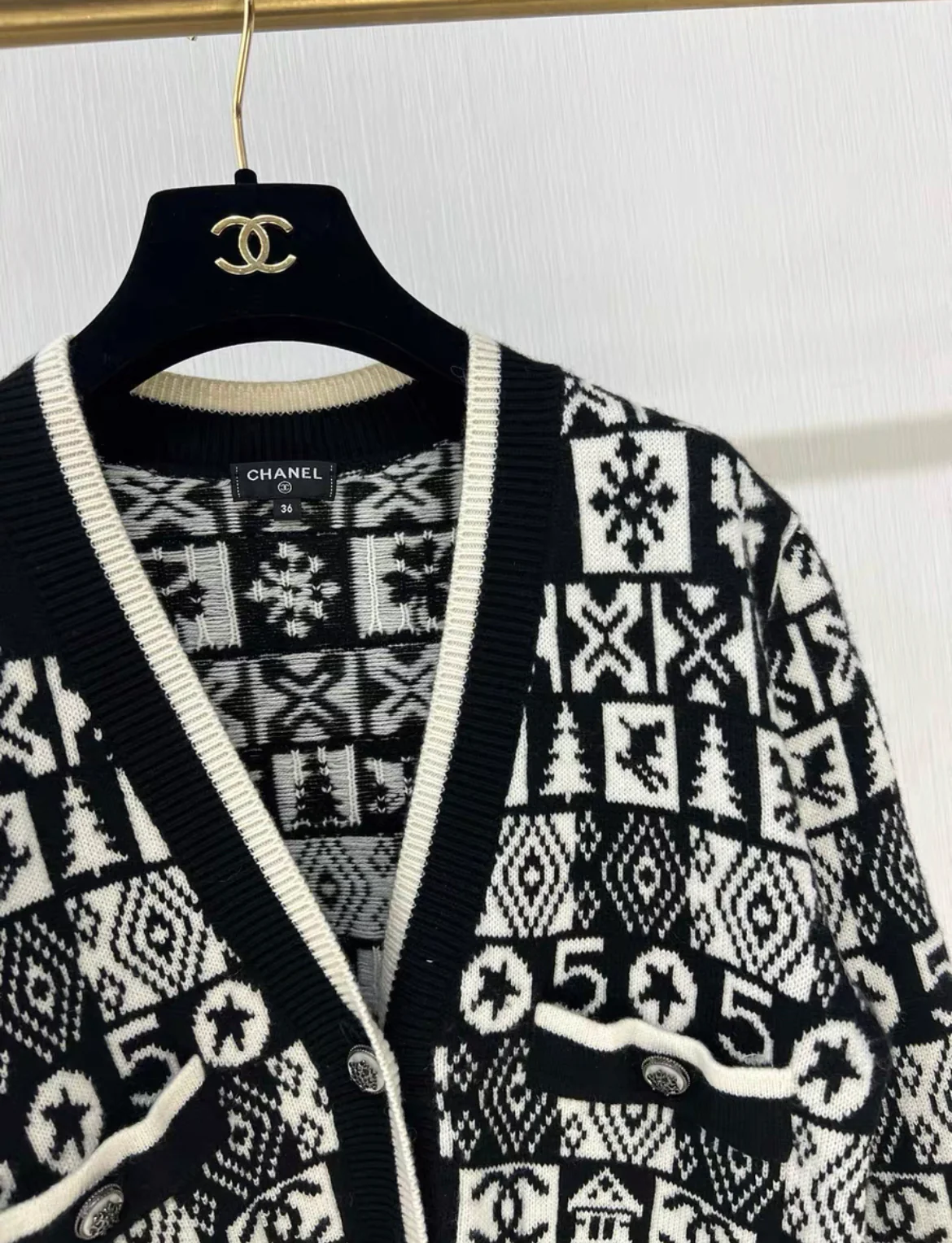Chanel black & white coco beige cashmere cardigan size 36 - Image 2