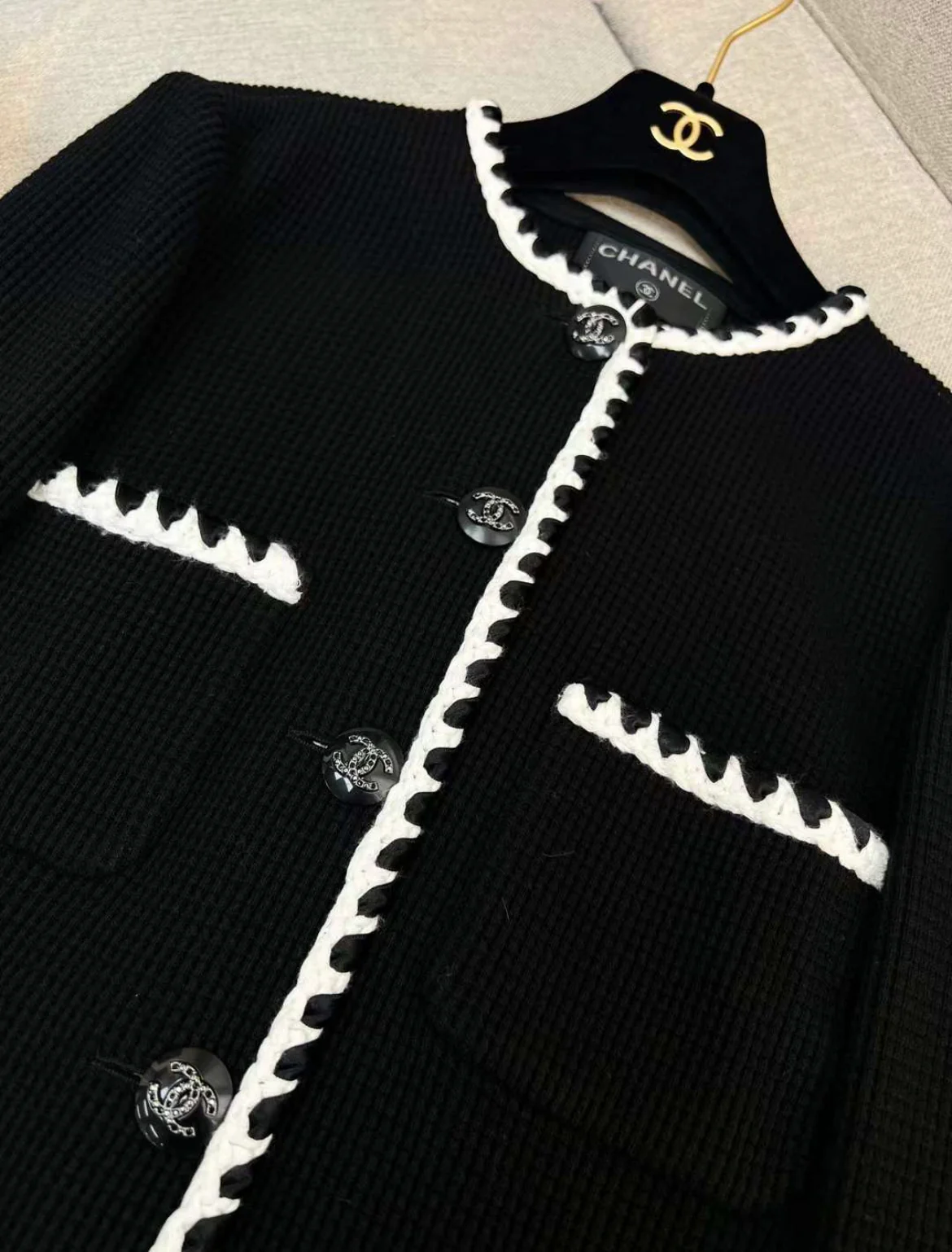 Chanel 21C black & white waffle knit jacket size 38 - Image 2