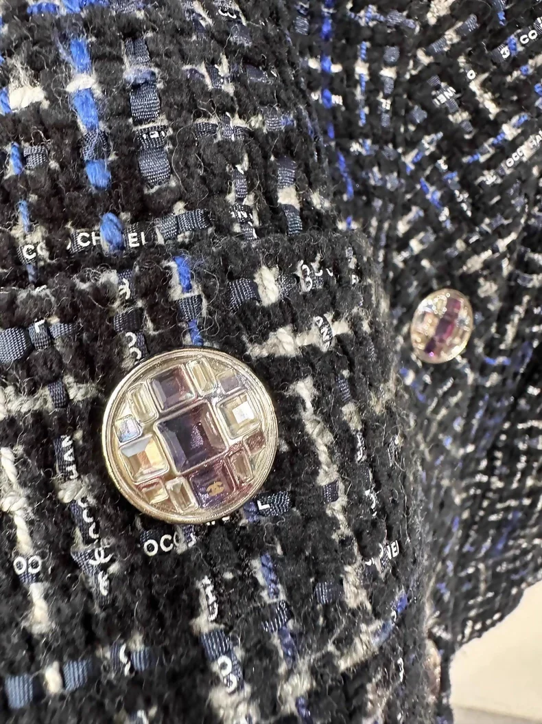 Chanel 22A blue and black tweed dress - Image 2