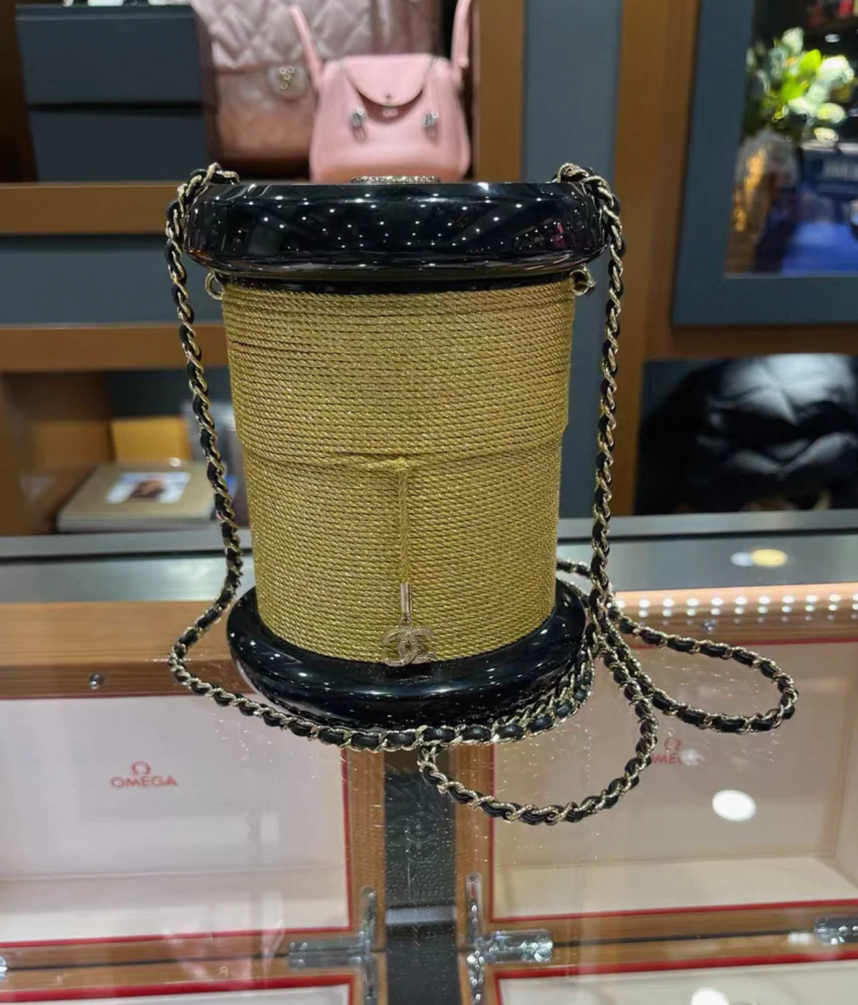 CHANEL Bobbin Gold Minaudière - Image 3