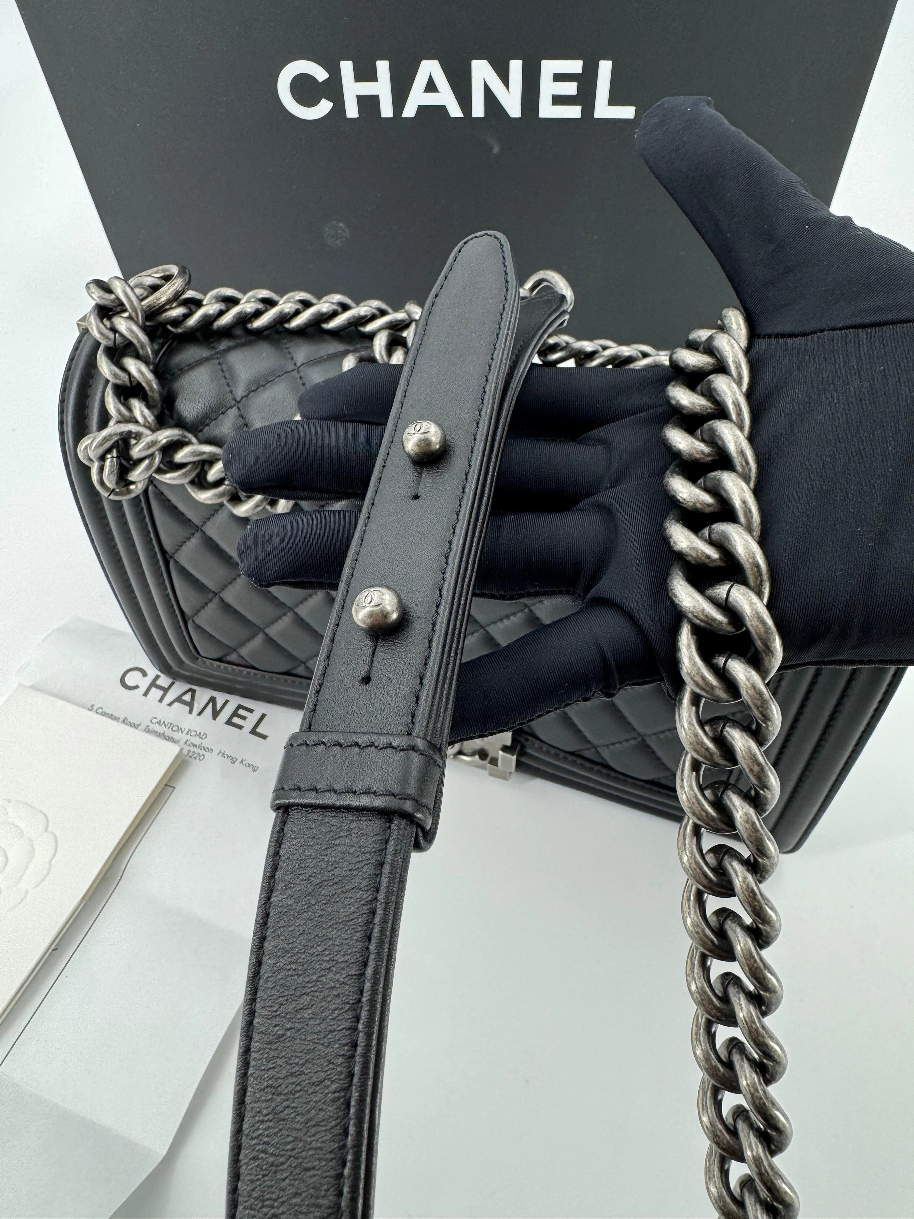 Chanel Boy black leather bag silver hardware - Image 12