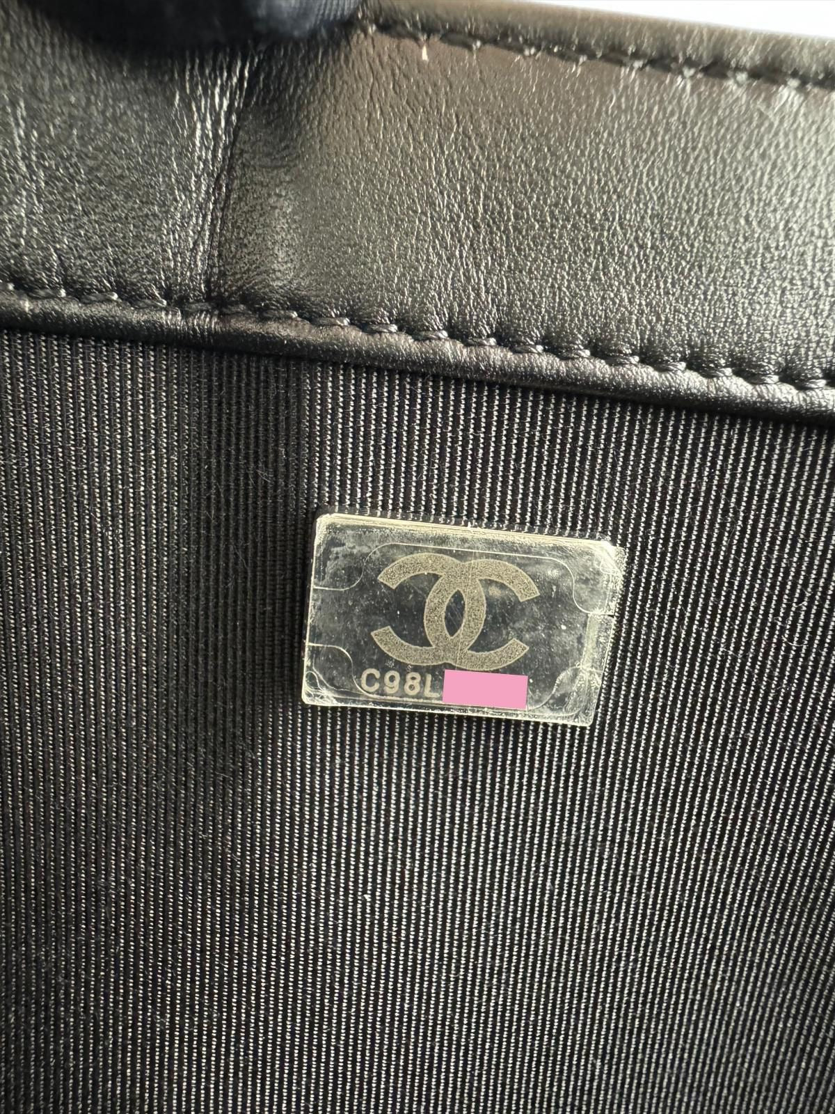 Chanel Boy black leather bag silver hardware - Image 13