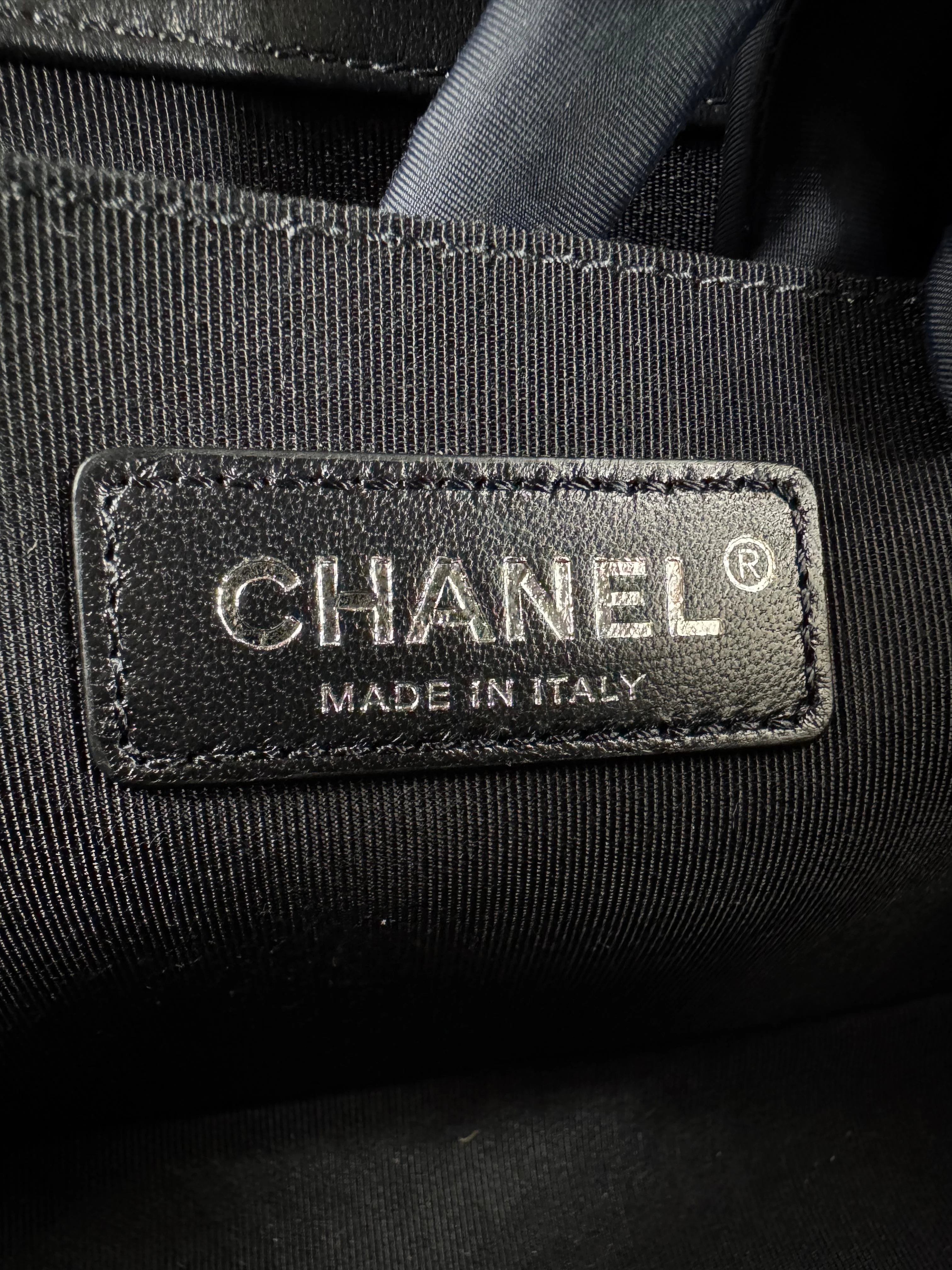 Chanel Boy black leather bag silver hardware - Image 6