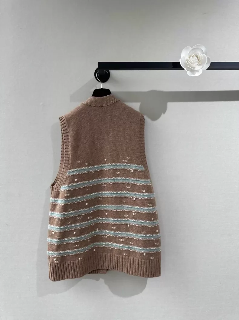 Chanel 24k brown knit V-neck cardigan - Image 3