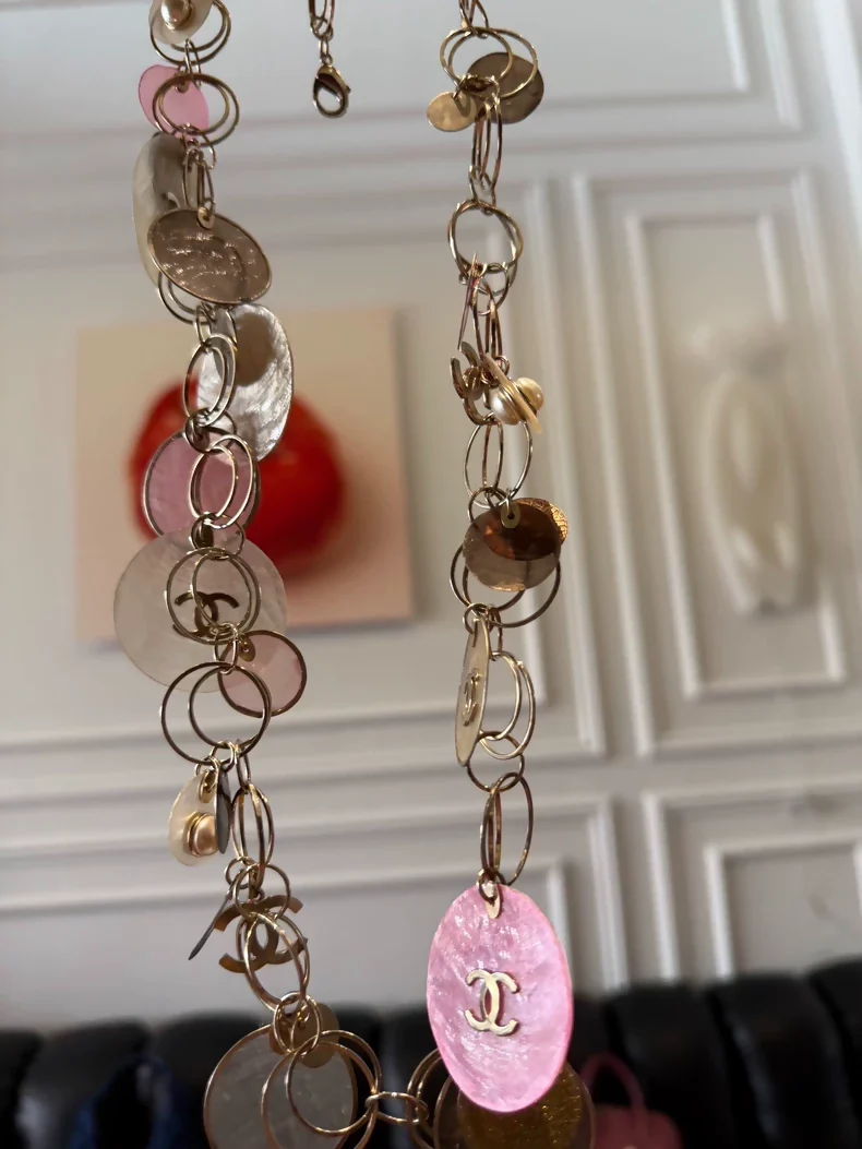 Chanel 2007 "Bubbles" long chain necklace in dreamy, colorful mother-of-pearl - Image 3