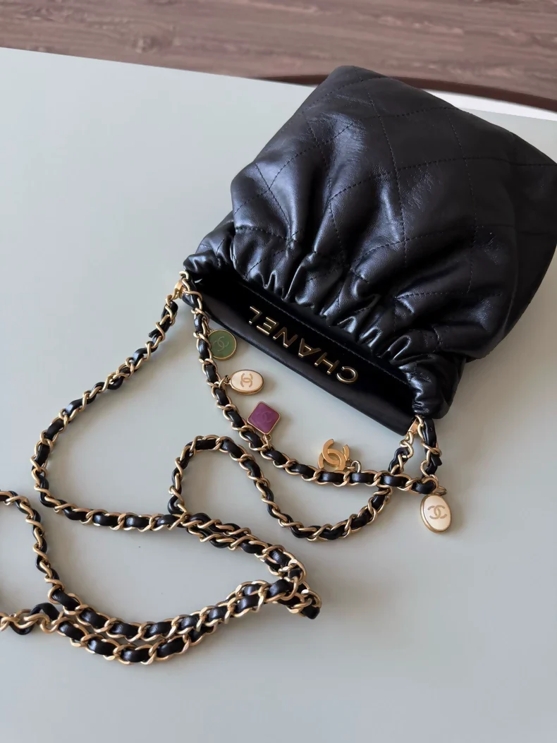 Chanel 23P black leather bag with Charms - Image 2