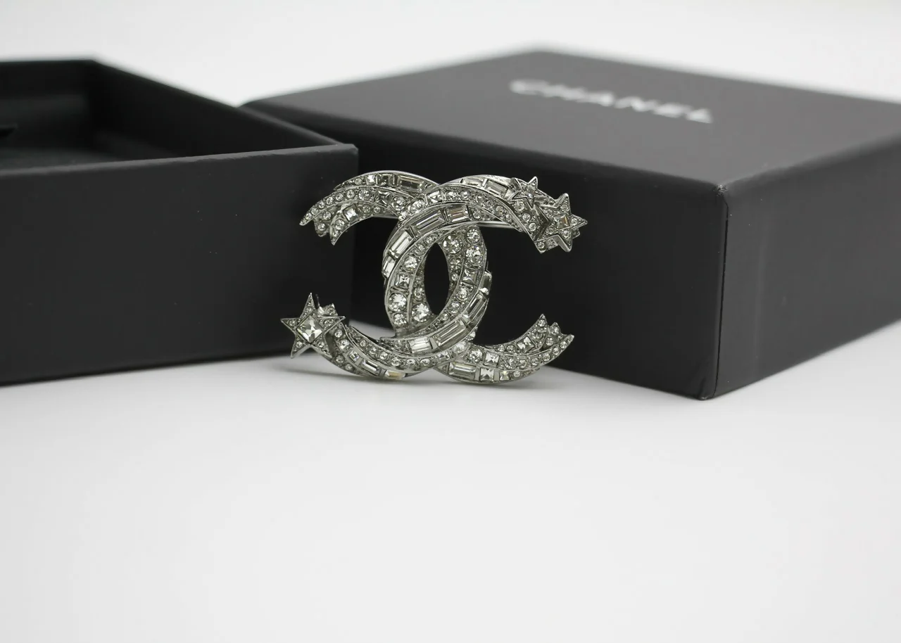Chanel C21S Rhinestone Metal Silver Star Twist Brooch
