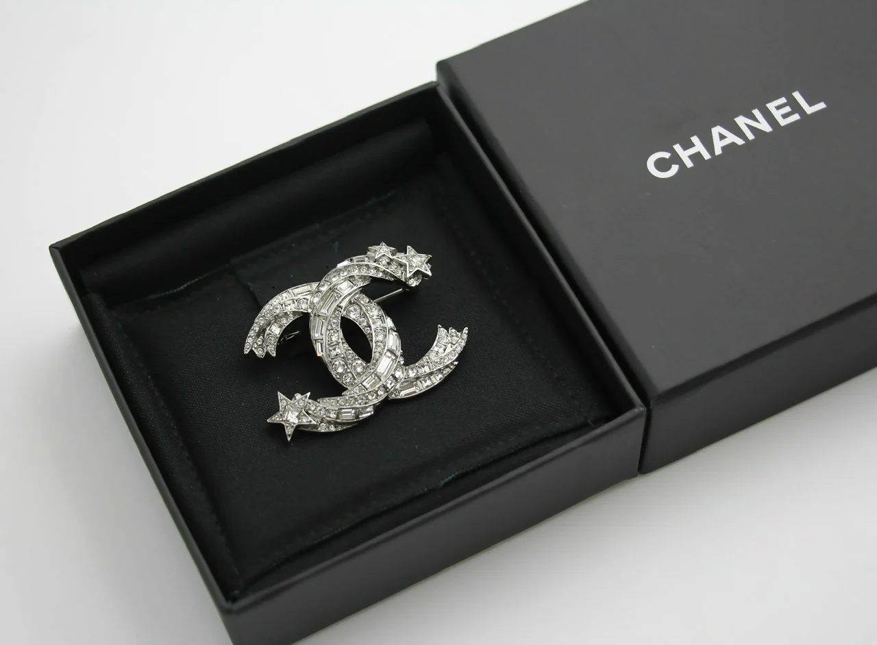 Chanel C21S Rhinestone Metal Silver Star Twist Brooch - Image 3