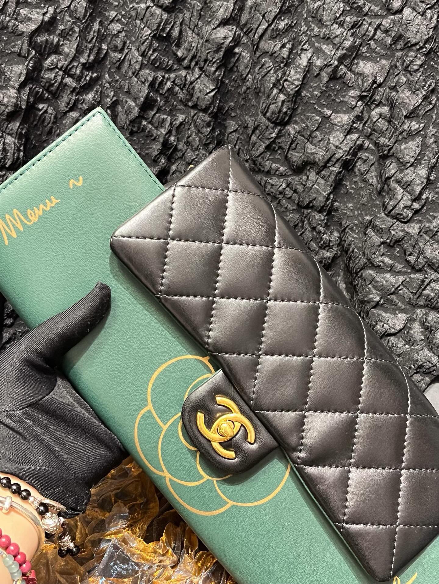 CHANEL Calfskin Quilted Brasserie Gabrielle Menu CC Clutch Green - Image 2