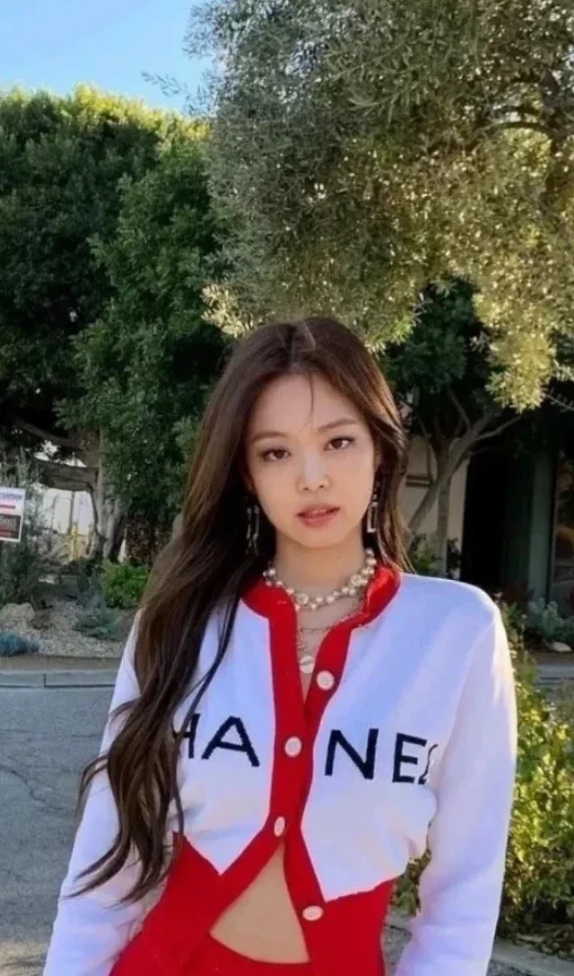 Chanel Cardigan 2019, White and red size 38 - Image 4