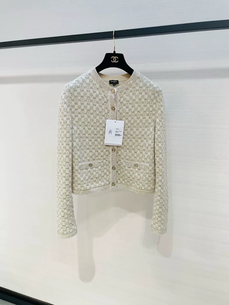 Chanel 23B beige cardigan & skirt set - Image 2