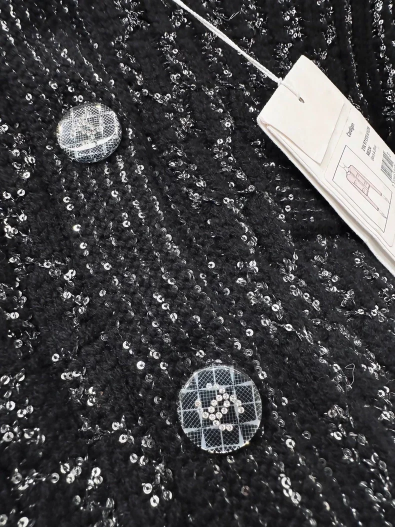 Chanel 21K black cashmere cardigan - Image 3
