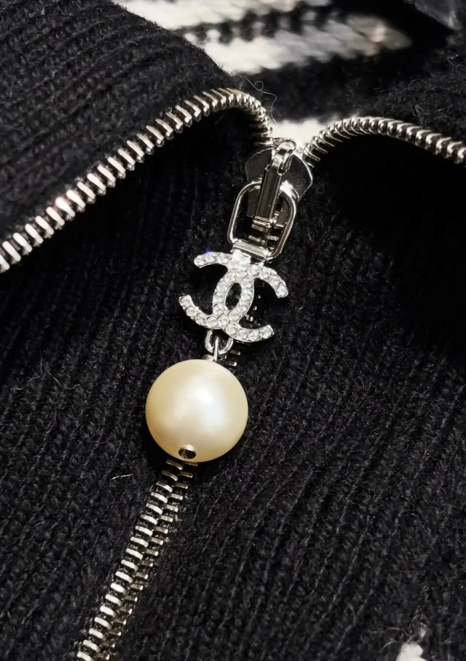 Chanel 21B cashmere sweater - Image 3