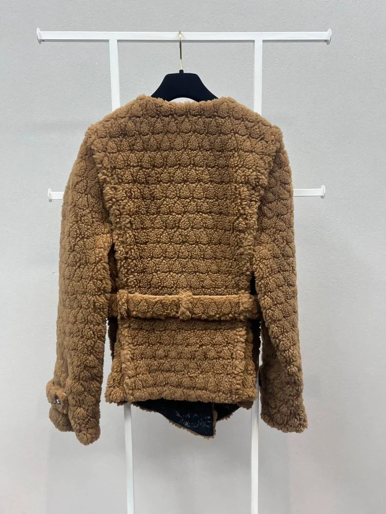 Chanel 21A Teddy Camel Fur Coat - Image 2
