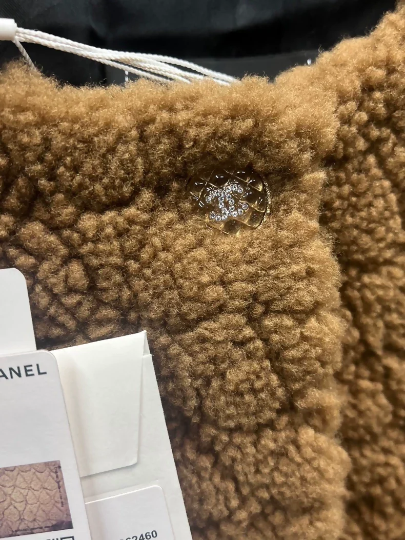 Chanel 21A Teddy Camel Fur Coat - Image 3