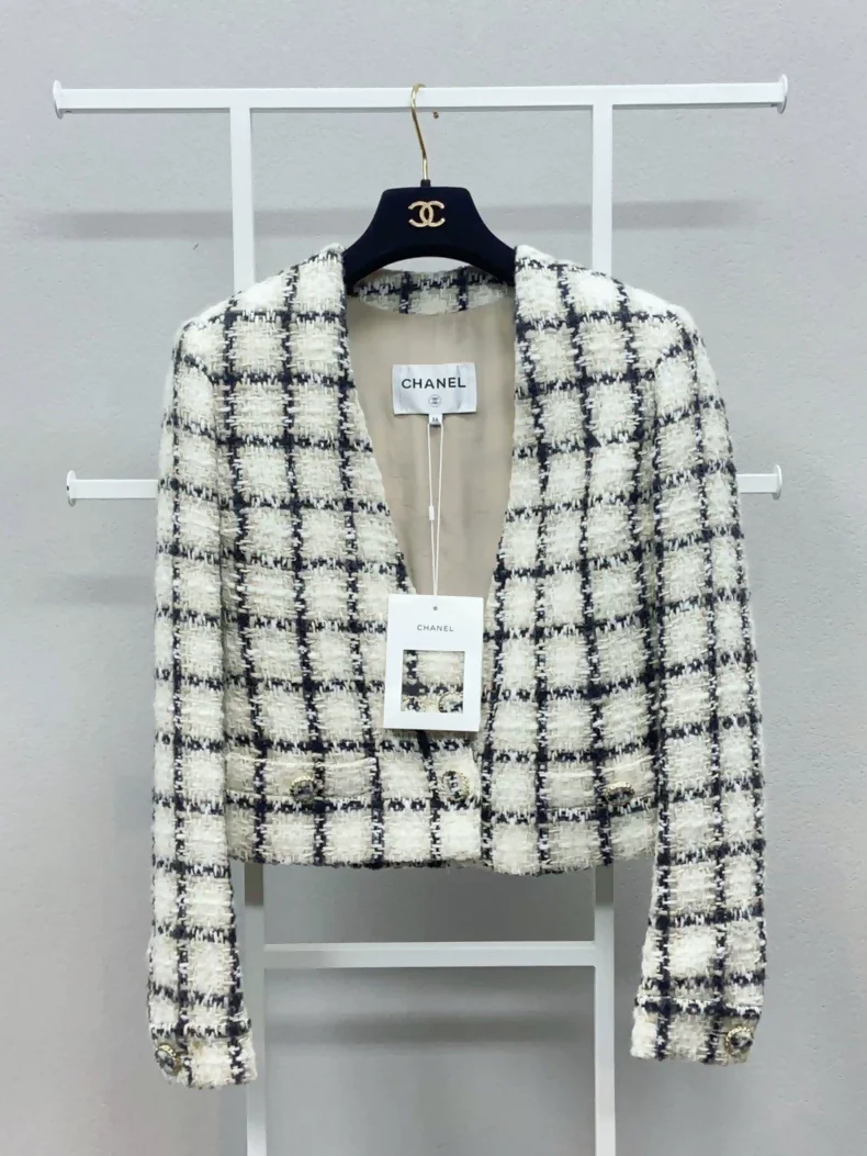 Chanel 19 black & ecru tweed Jacket