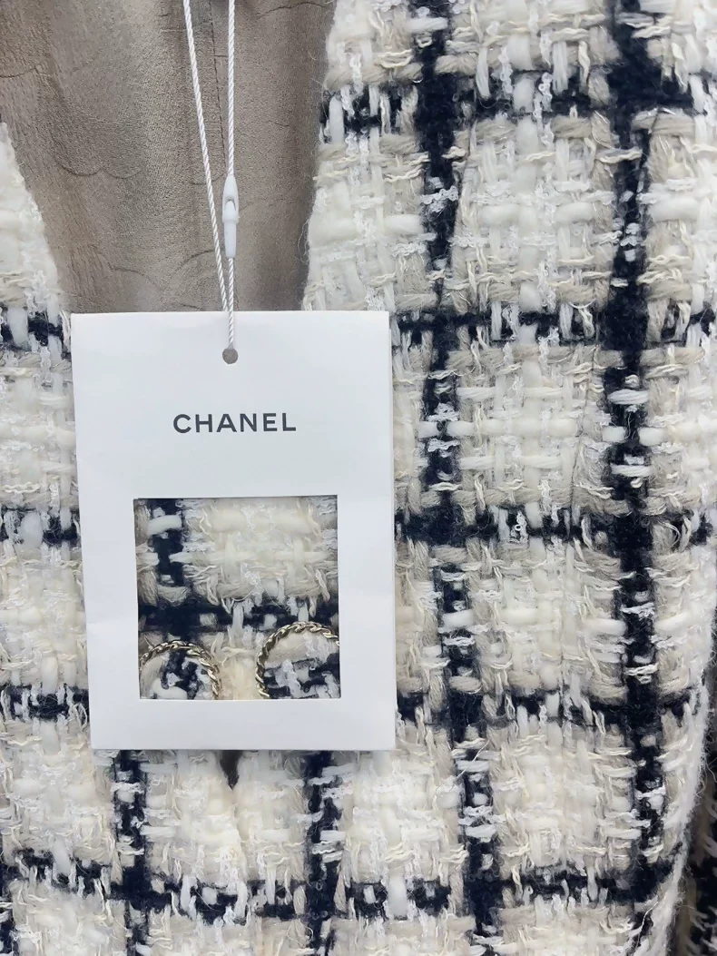 Chanel 19 black & ecru tweed Jacket - Image 2