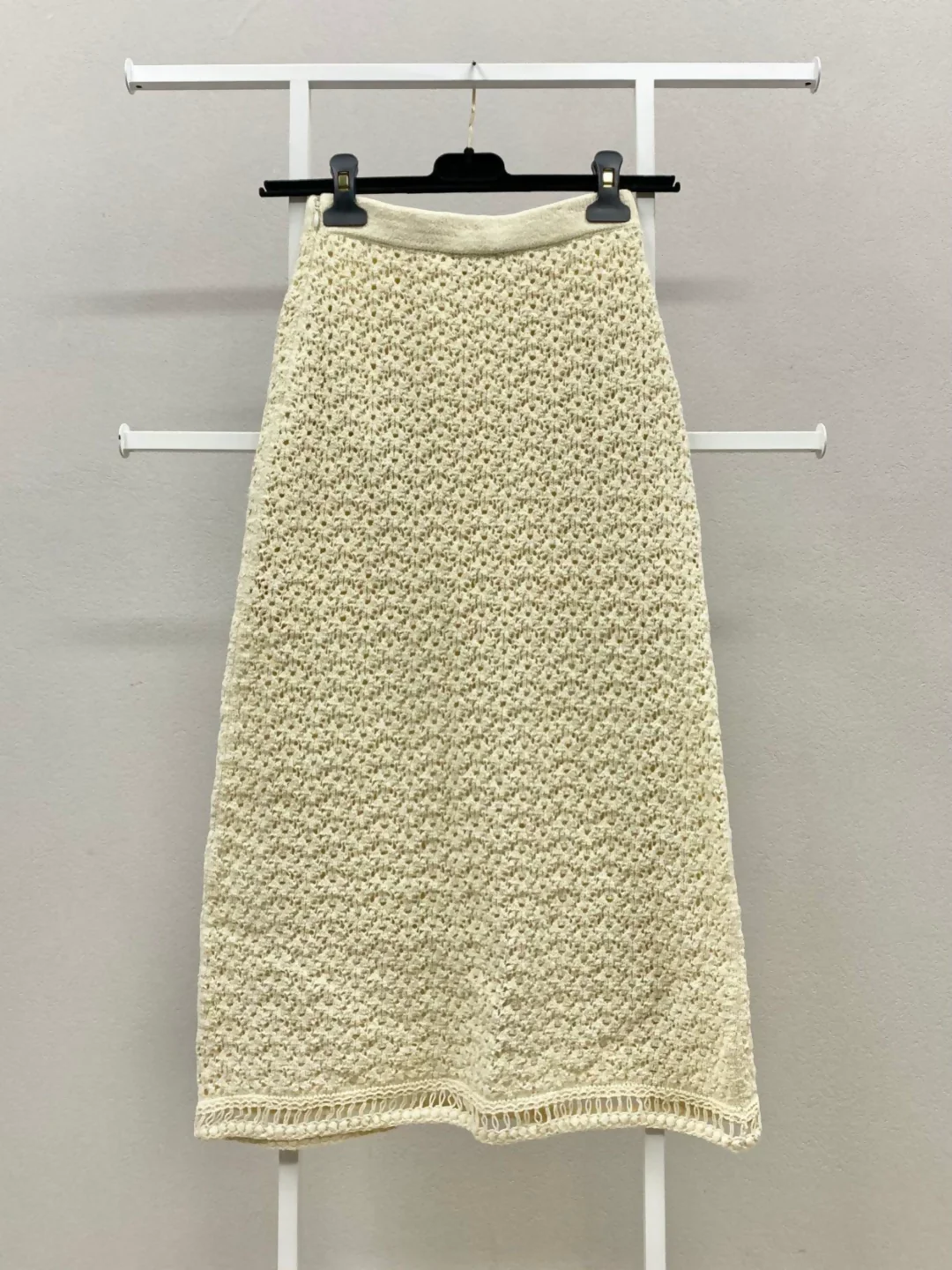 Chanel 20P off-white knitted skirt - Image 2