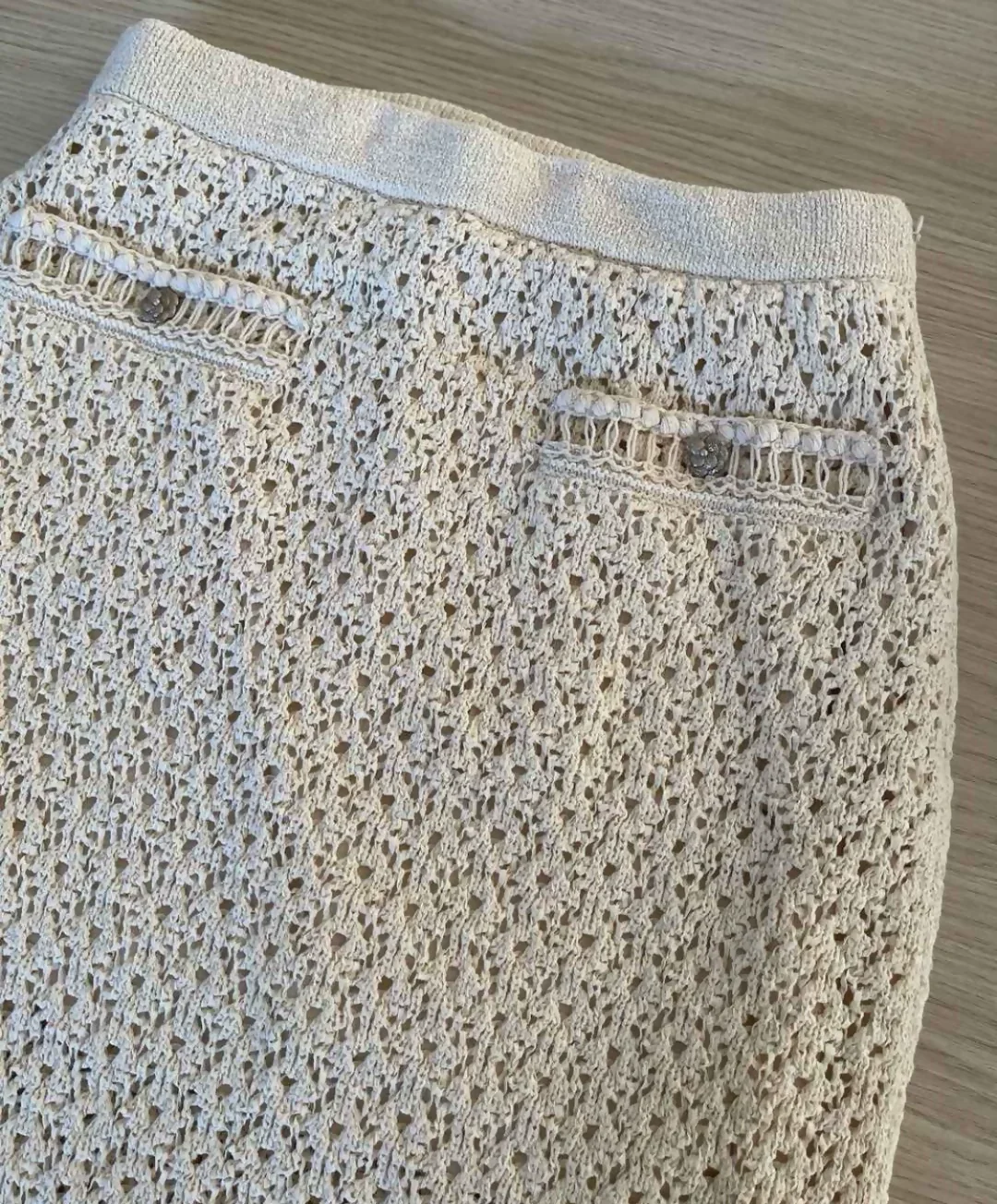Chanel 20P off-white knitted skirt - Image 3