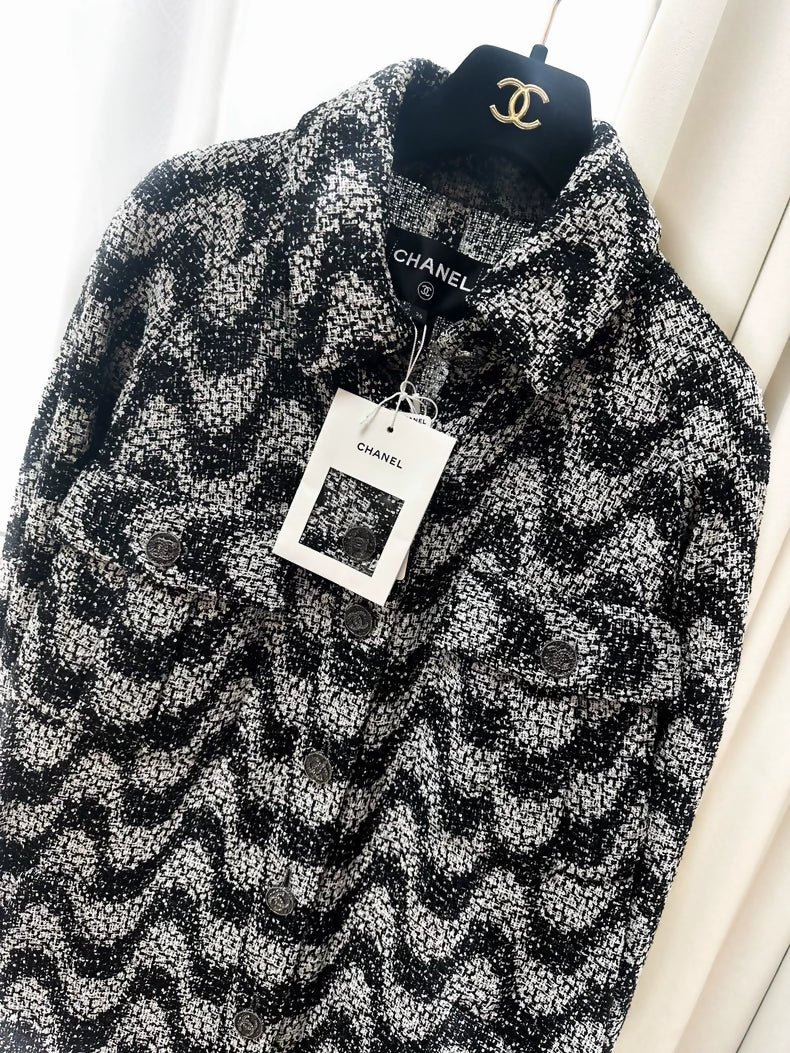 Chanel 21P black & gray tweed shirt - Image 2