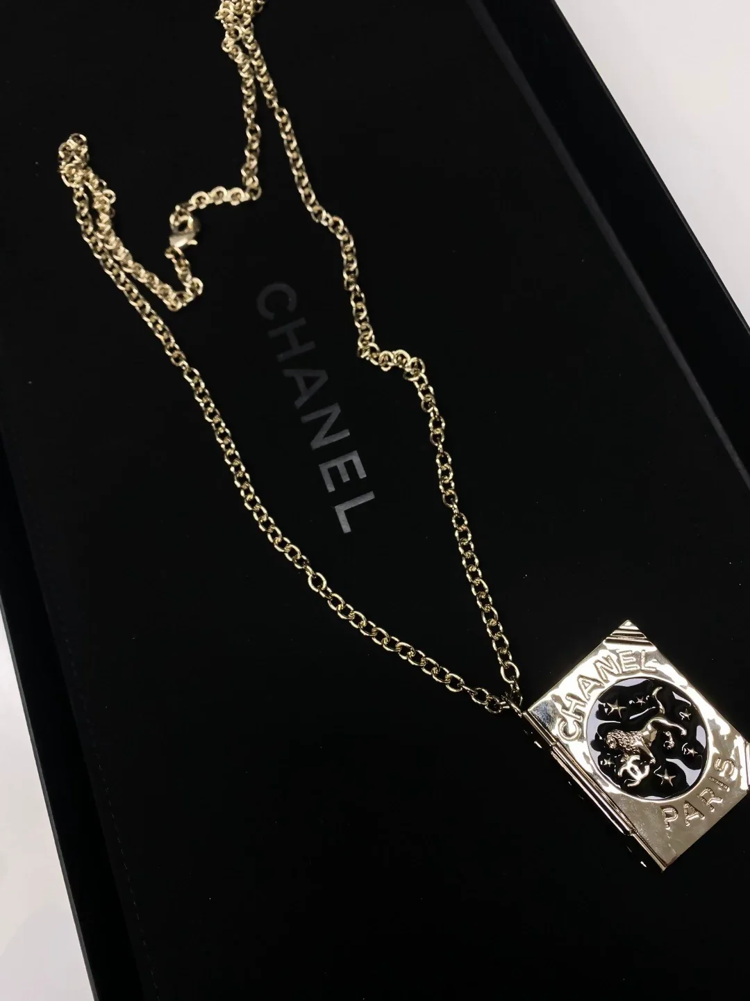 Chanel 22P lion magic book long necklace - Image 4