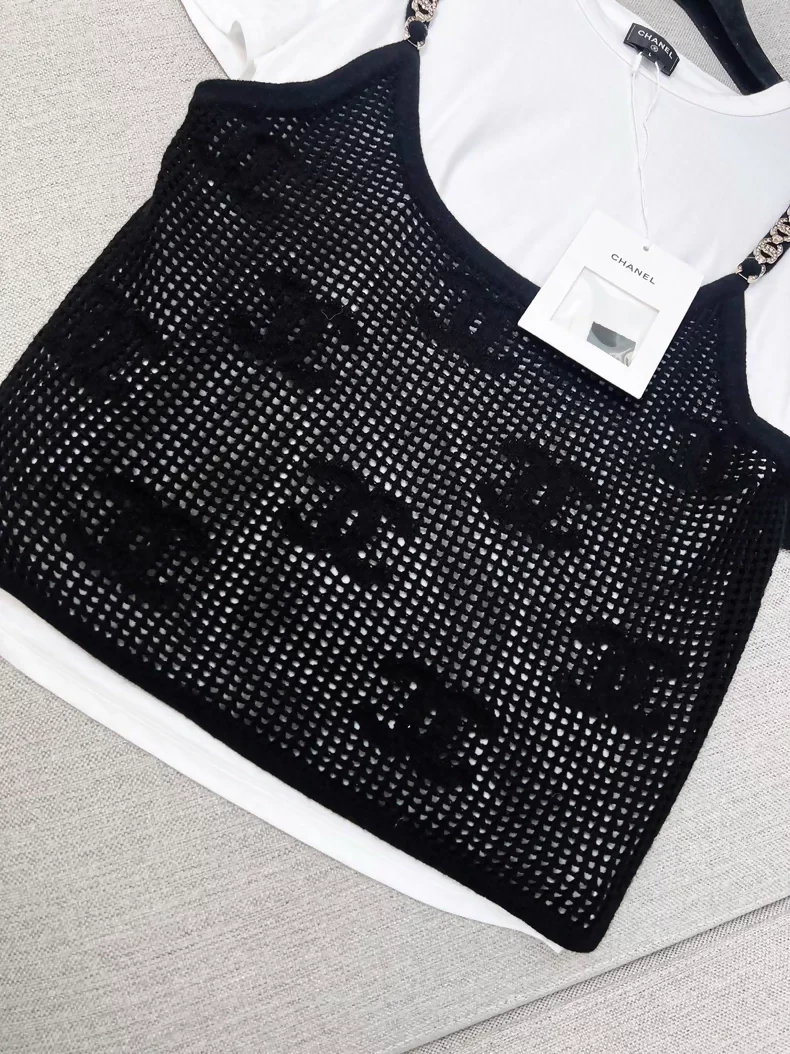 Chanel 22c black & white double C rhinestone chain top - Image 2