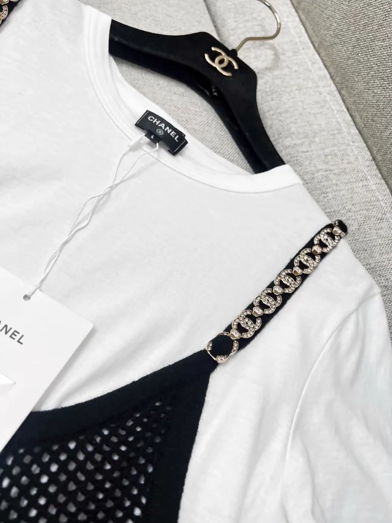 Chanel 22c black & white double C rhinestone chain top - Image 3