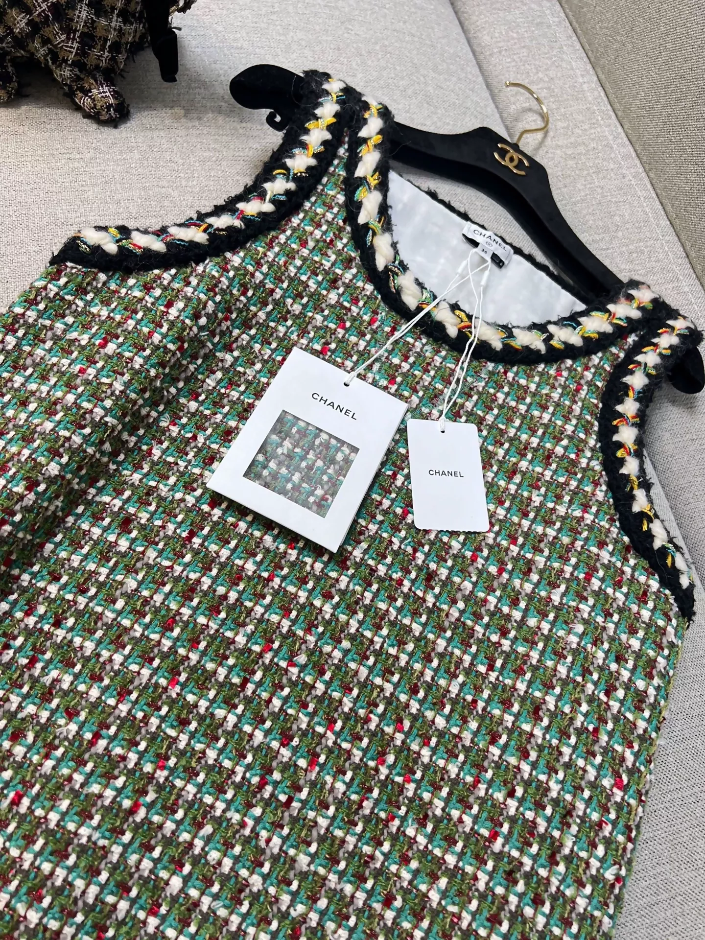 Chanel 23A green mixed-color tweed dress - Image 2