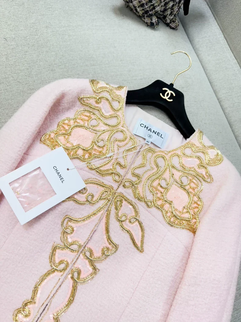 Chanel rare pink embroidered jacket - Image 2