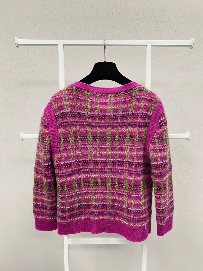 Chanel pink cashmere cardigan - Image 2