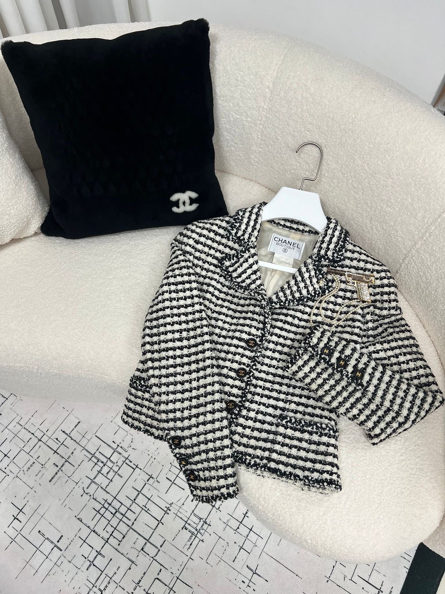 CHANEL Chidori Pattern Coco Button Tweed Jacket - Image 2