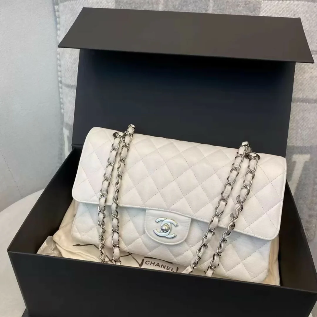Chanel White Lychee Leather Classic Flap bag Medium - Image 2