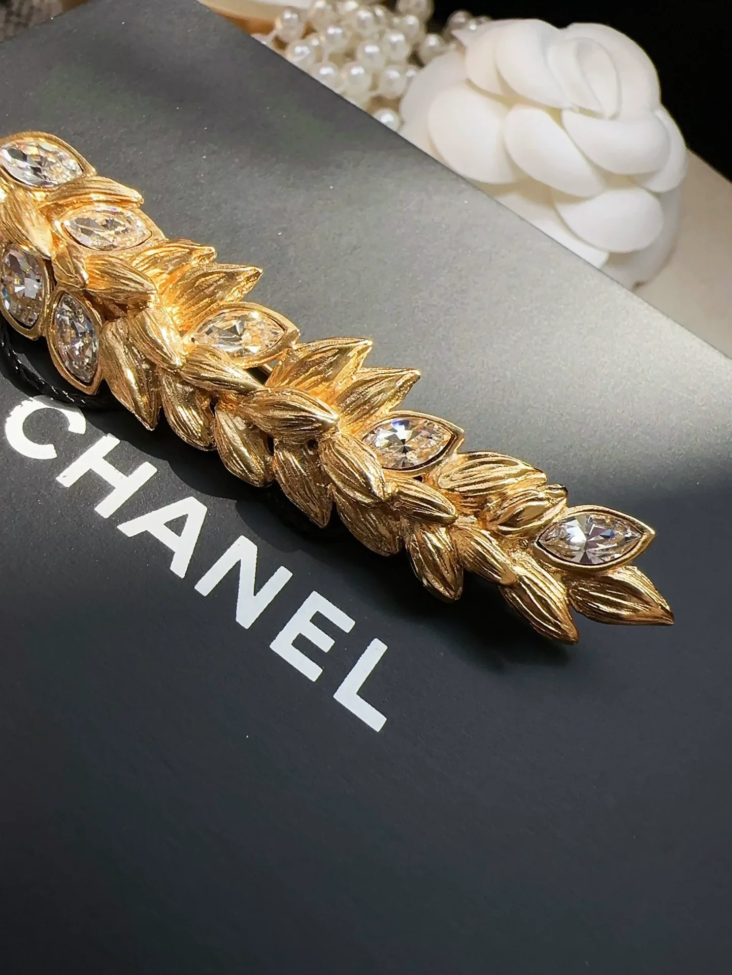 CHANEL classic golden wheat rhinestone brooch - Image 3